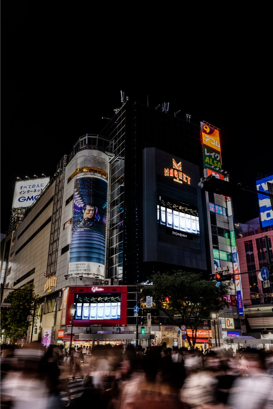 「JO1 × YSL BEAUTY FOR ALL HOURS LIQUID」 渋谷スクランブル交差点