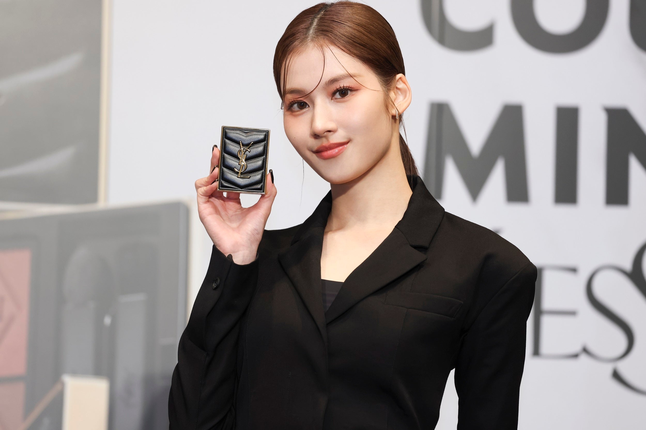YSL】ジャパンメイクアップミューズのTWICE SANAがダイヤモンド