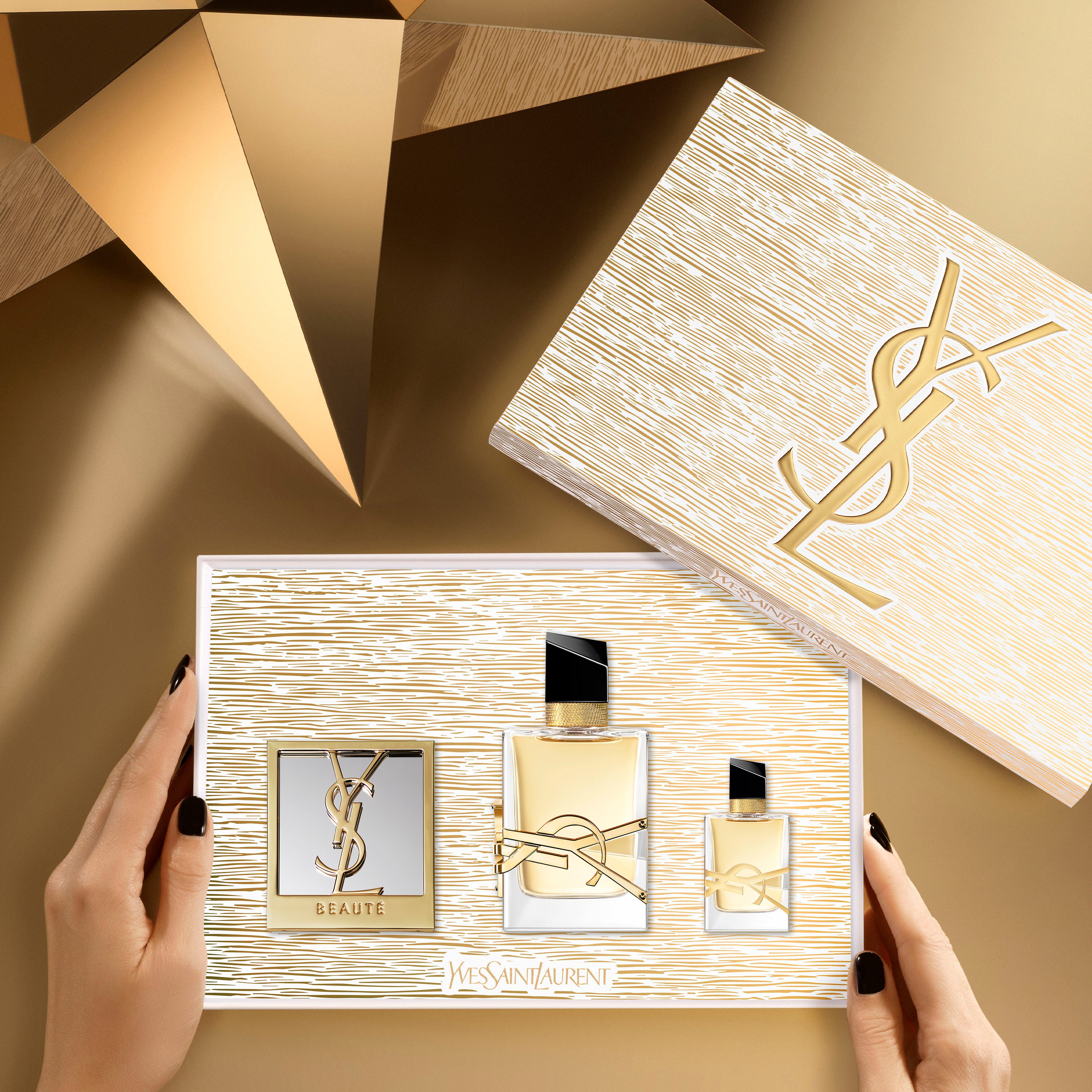 YSL オリジナルギフトセット YSL BEAUTY】表参道フラッグシップ ブティックで、YSL アイコン