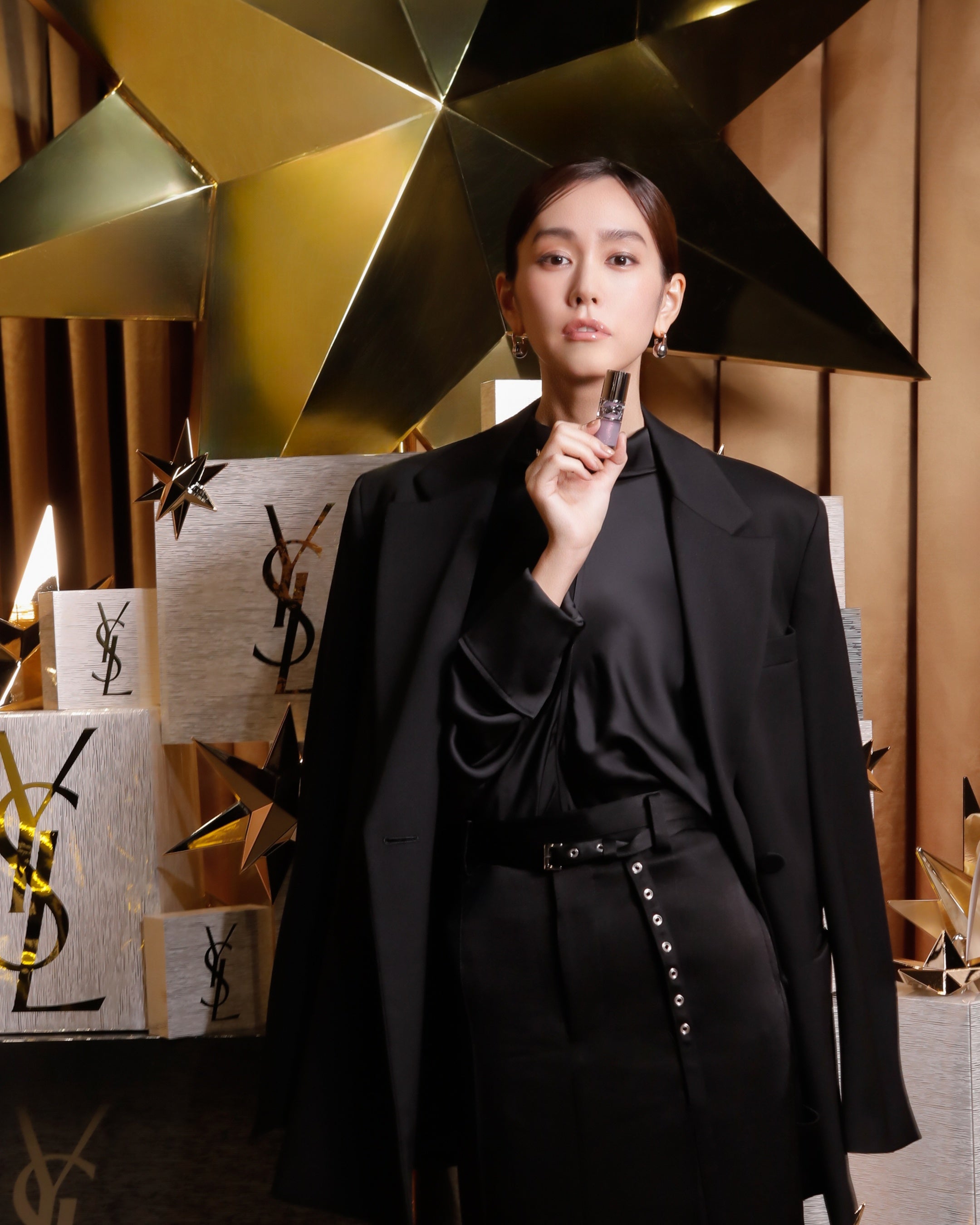 イヴ・サンローラン　まさき YSL GIFTING WITH LOVE」 YSLと一緒に心躍るギフトを選んで。桐谷美玲