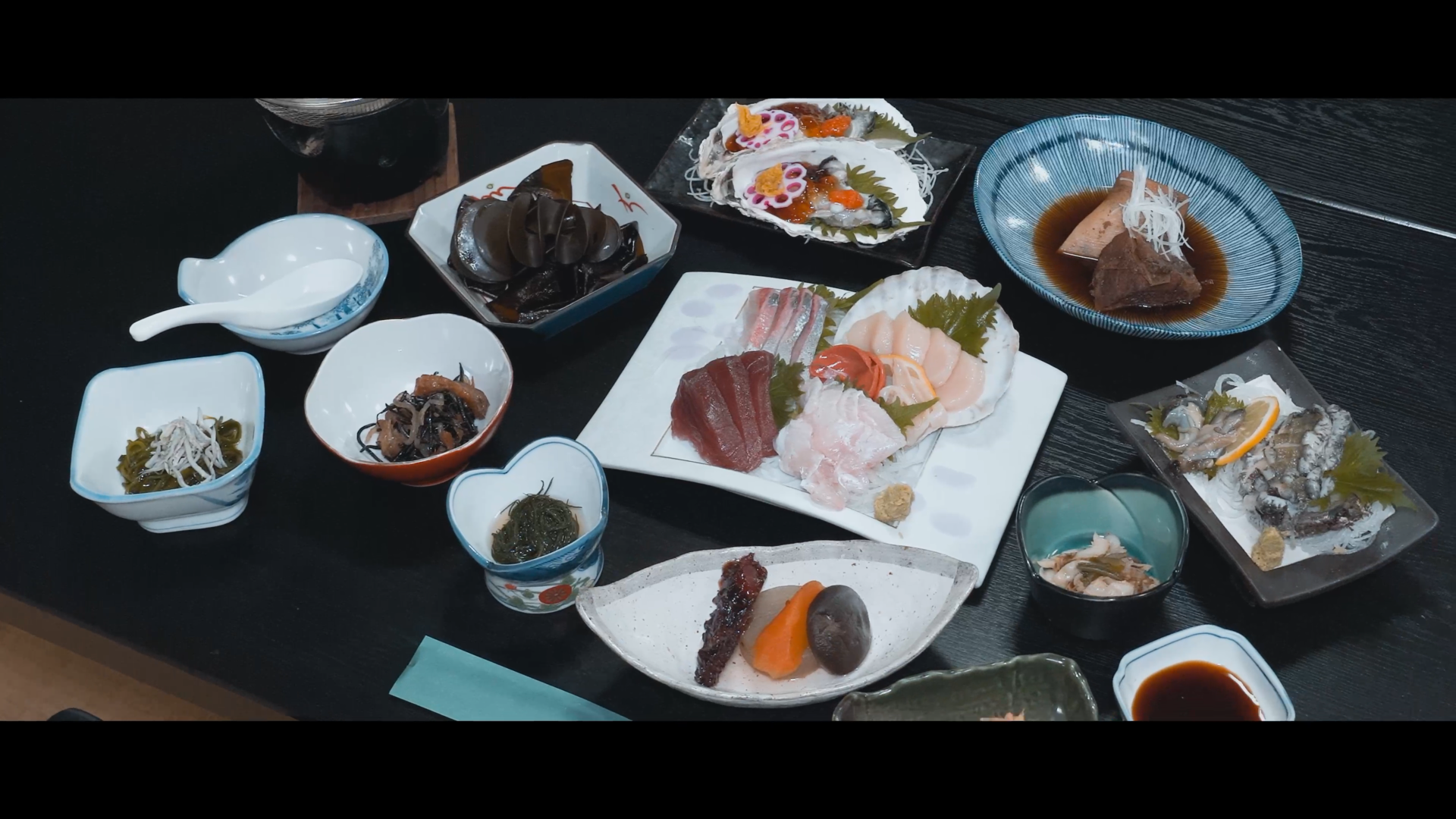 地域の食材を使った豪華な夕食