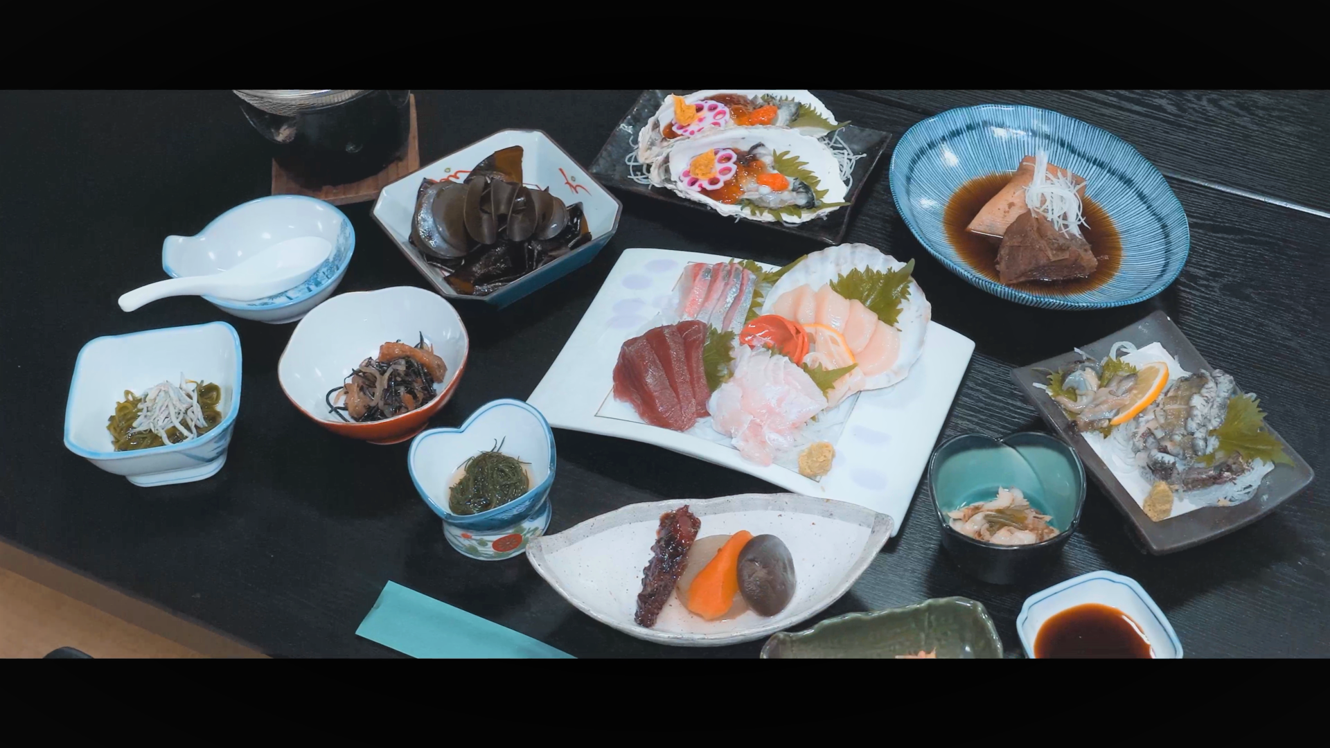 地域の食材を使った豪華な夕食