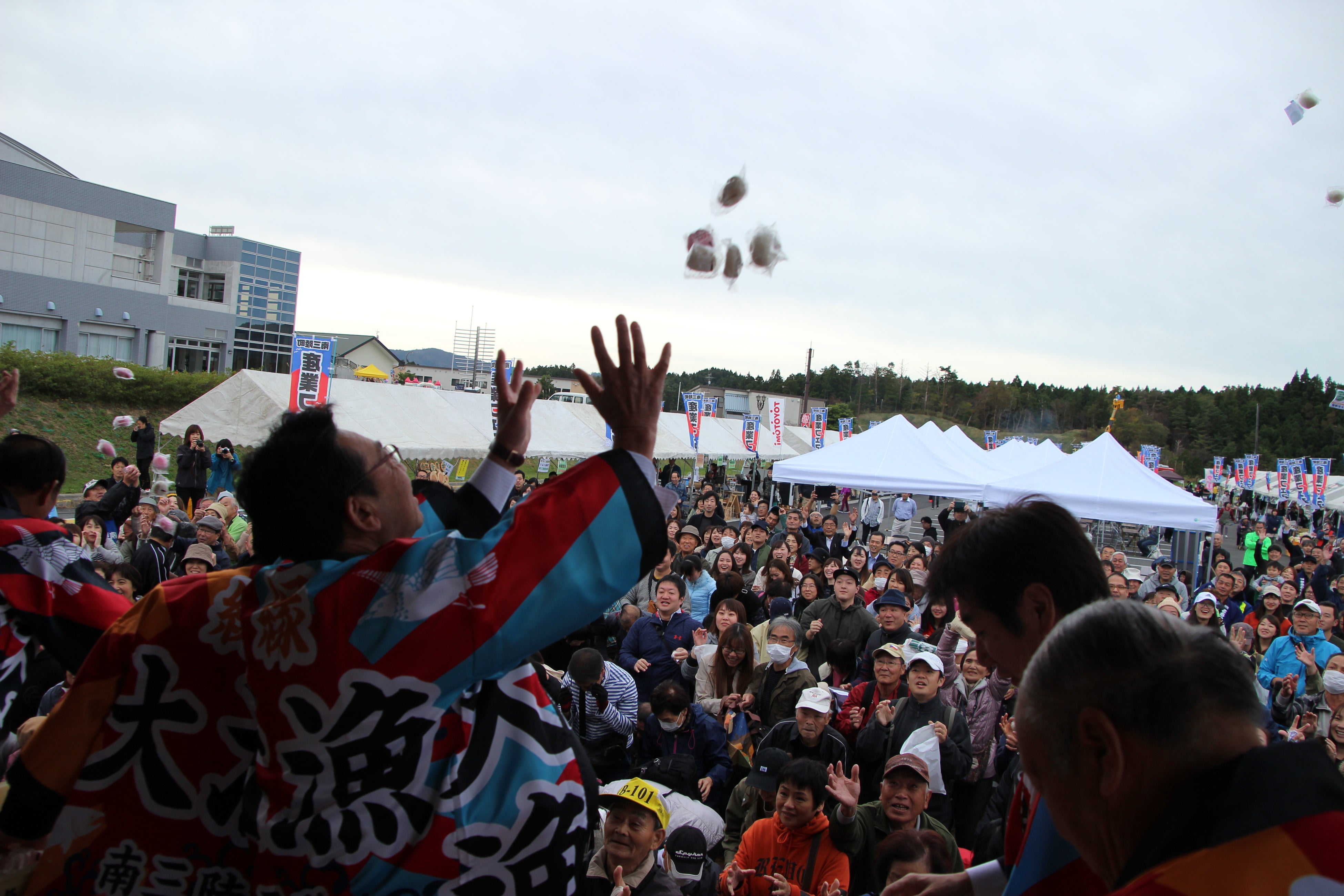 2019年実施の餅まき大会の様子