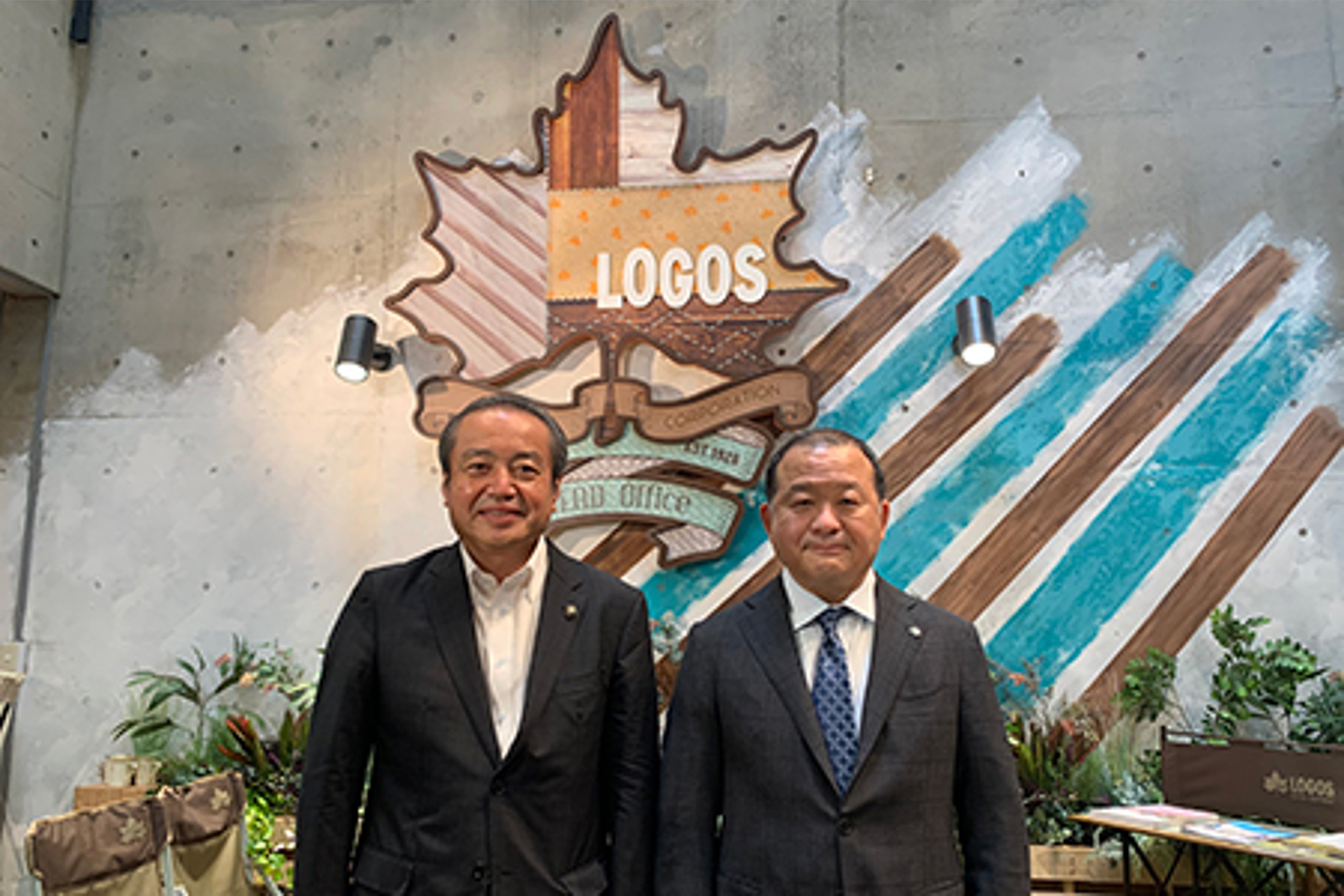 写真左から須崎市の楠瀬市長、株式会社ロゴスコーポレーション代表取締役社長 柴田茂樹