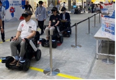 ▲追従自動走行のロボティックモビリティとVR映像による次世代型モビリティ体験