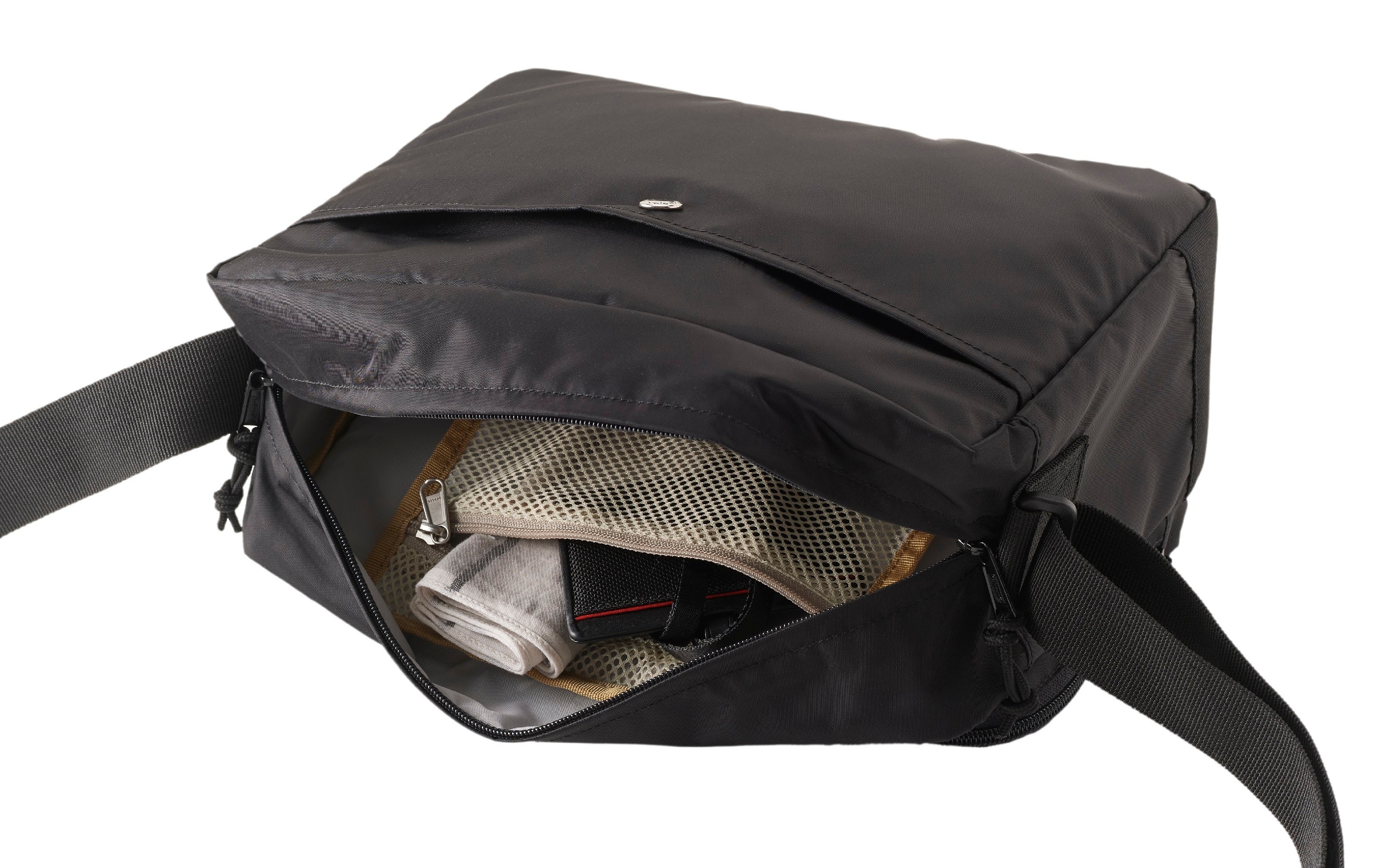 ジッパー付きインナーメッシュポケット