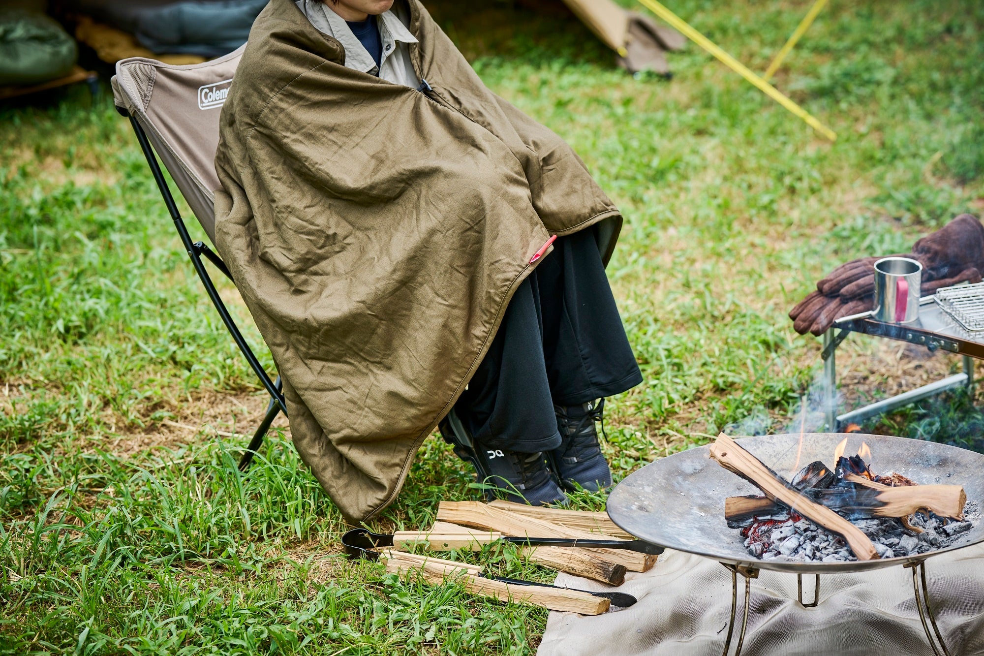 外側生地は火の粉にも強いコットンを採用