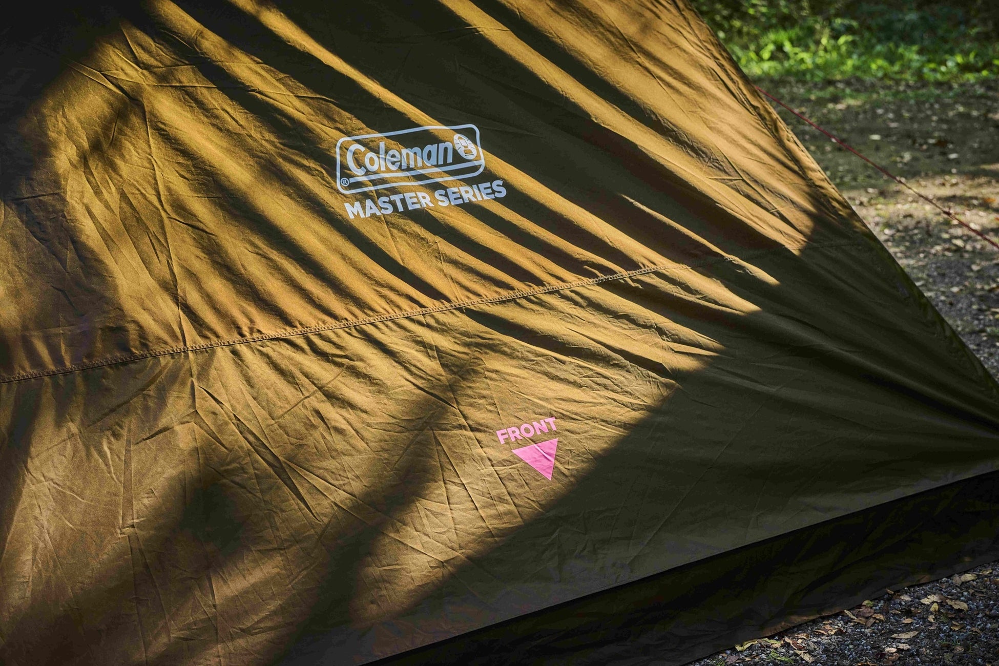 新たにフライシートの前側に「FRONT」マークを追加