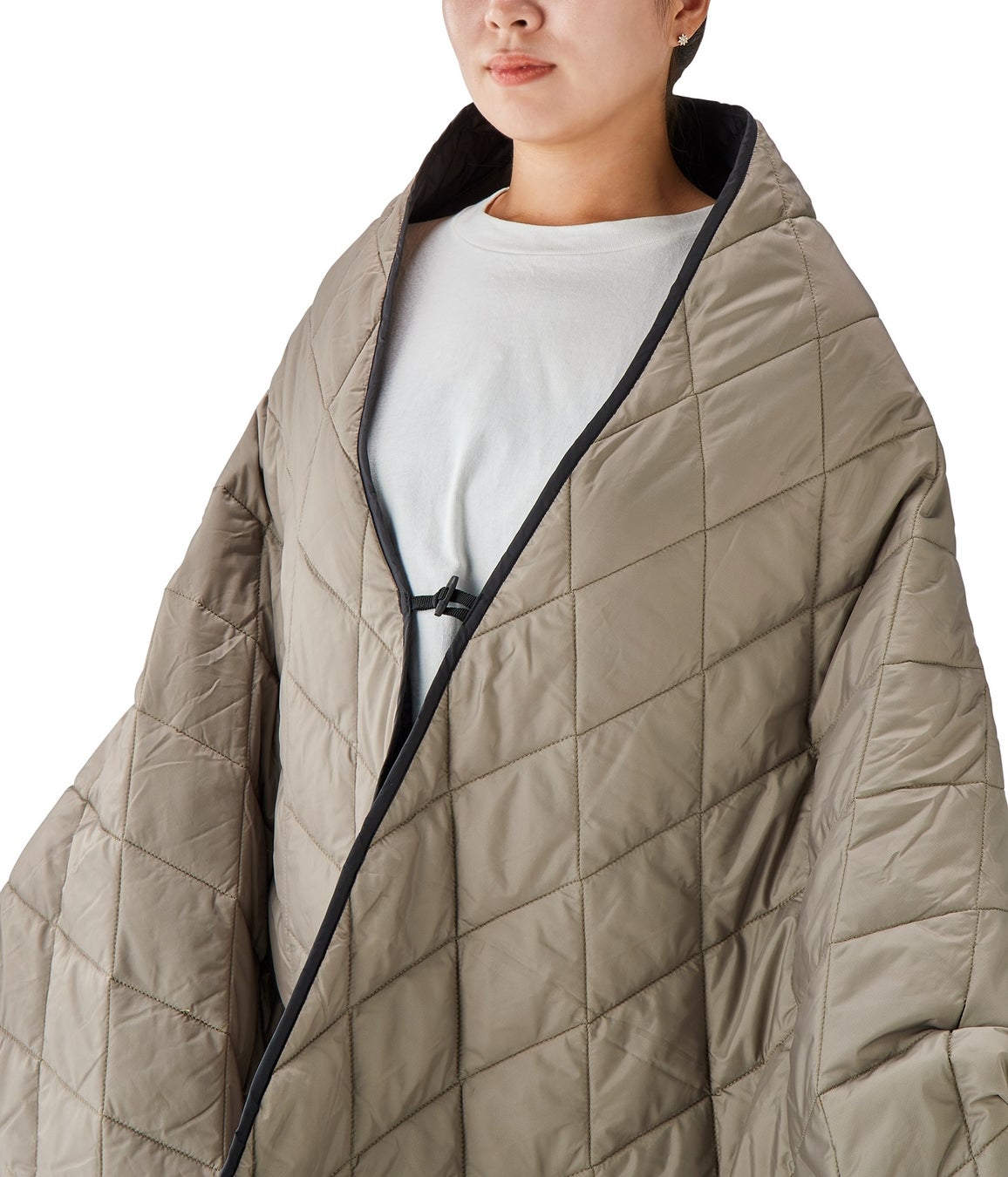 トグル付きなので寒いときには羽織ることも可能