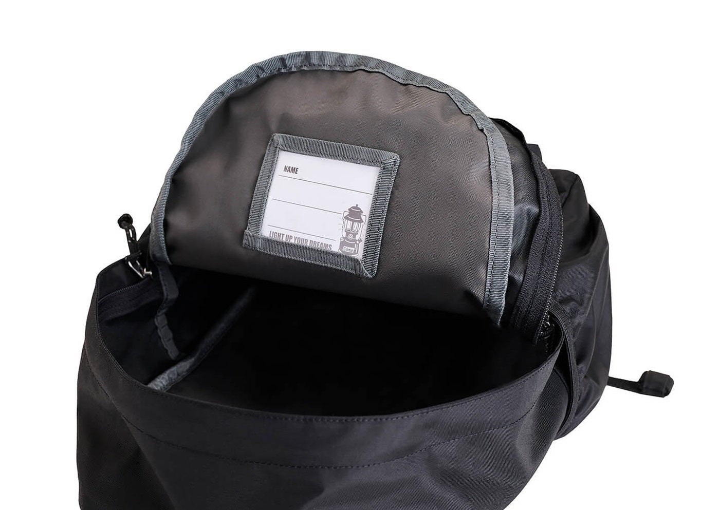 コールマンらしいランタンのイラストが入ったネームホルダー付き