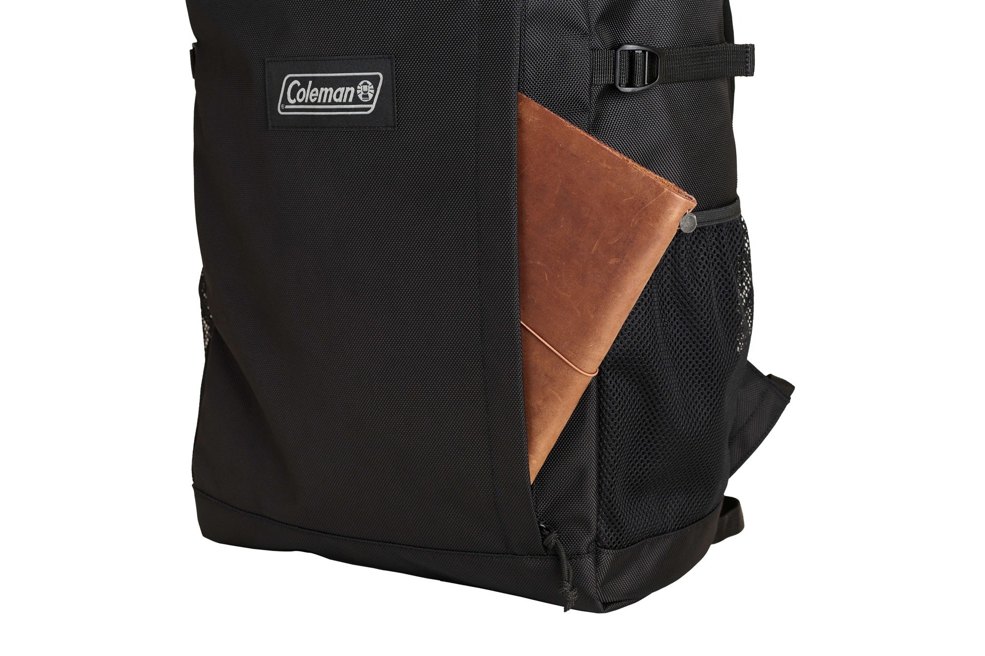 荷物の出し入れがしやすい様々なポケット