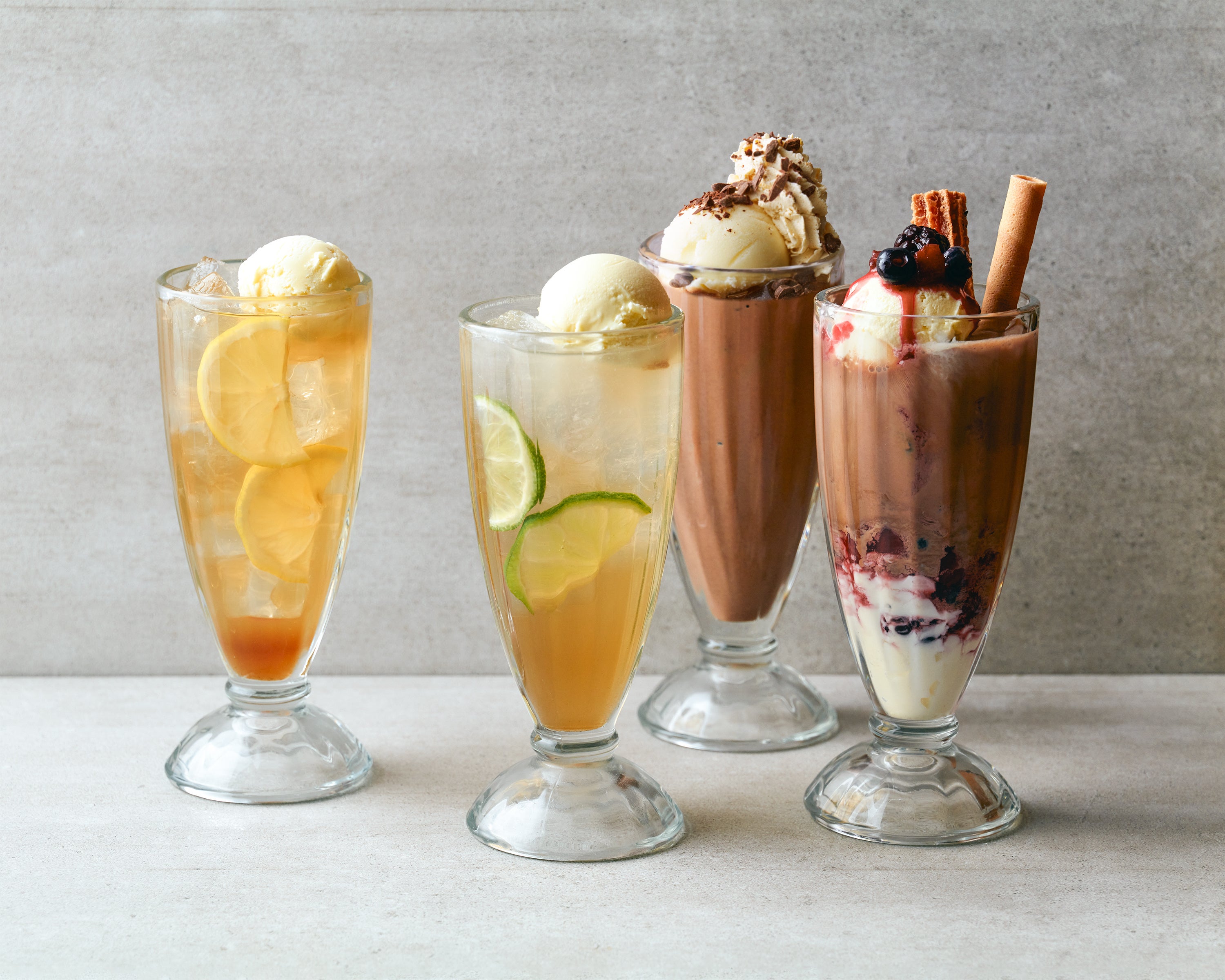 クラフトジンジャーエールフロート ￥790 など、各種オリジナルドリンク