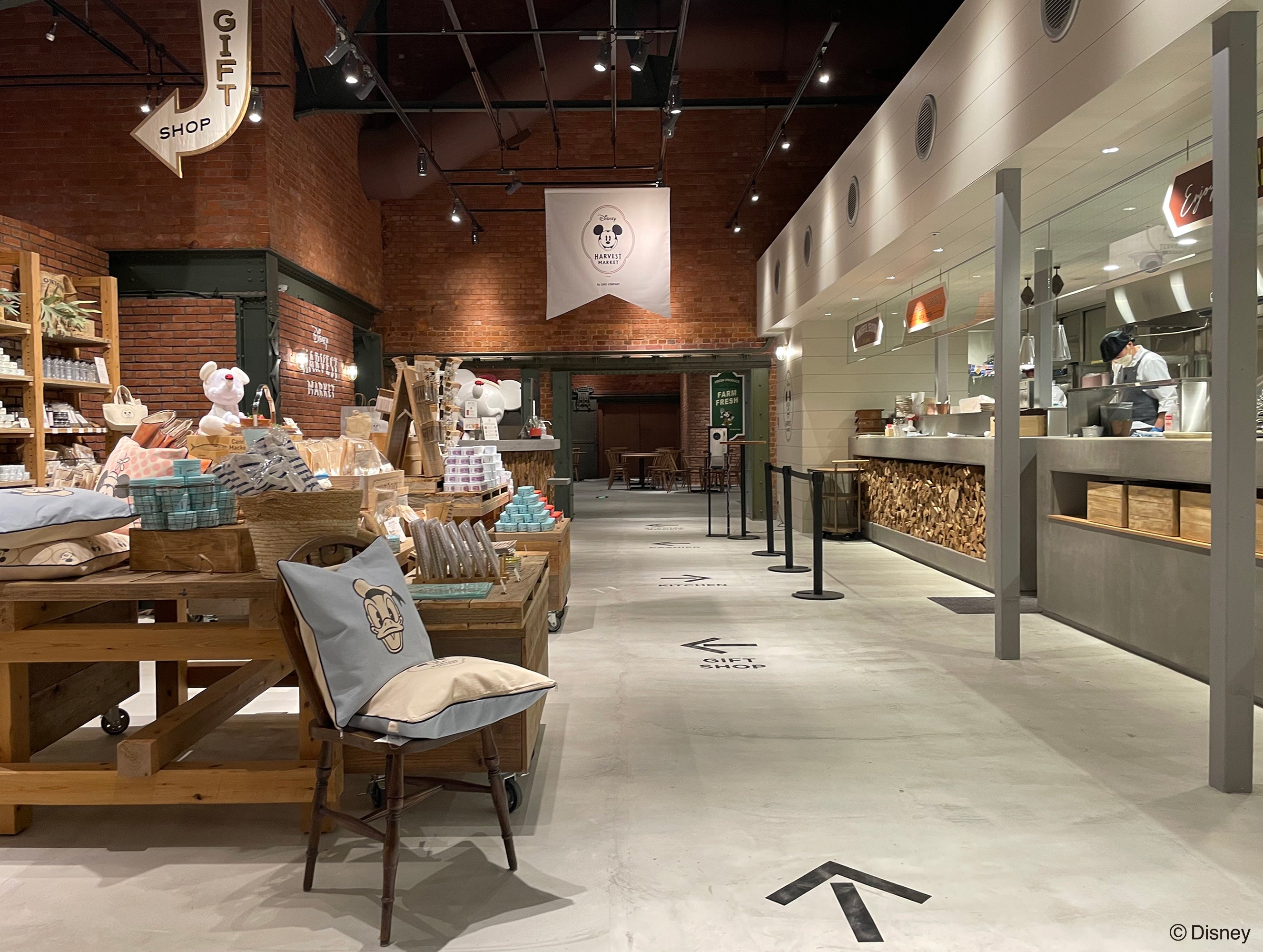 オープンキッチン （写真：右）