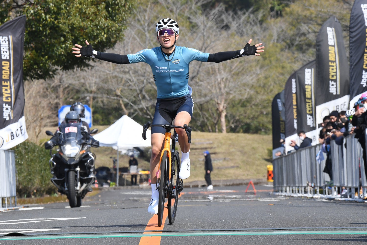 E1　南和人（OUTDOORLIFE Racing）が逃げ切って優勝