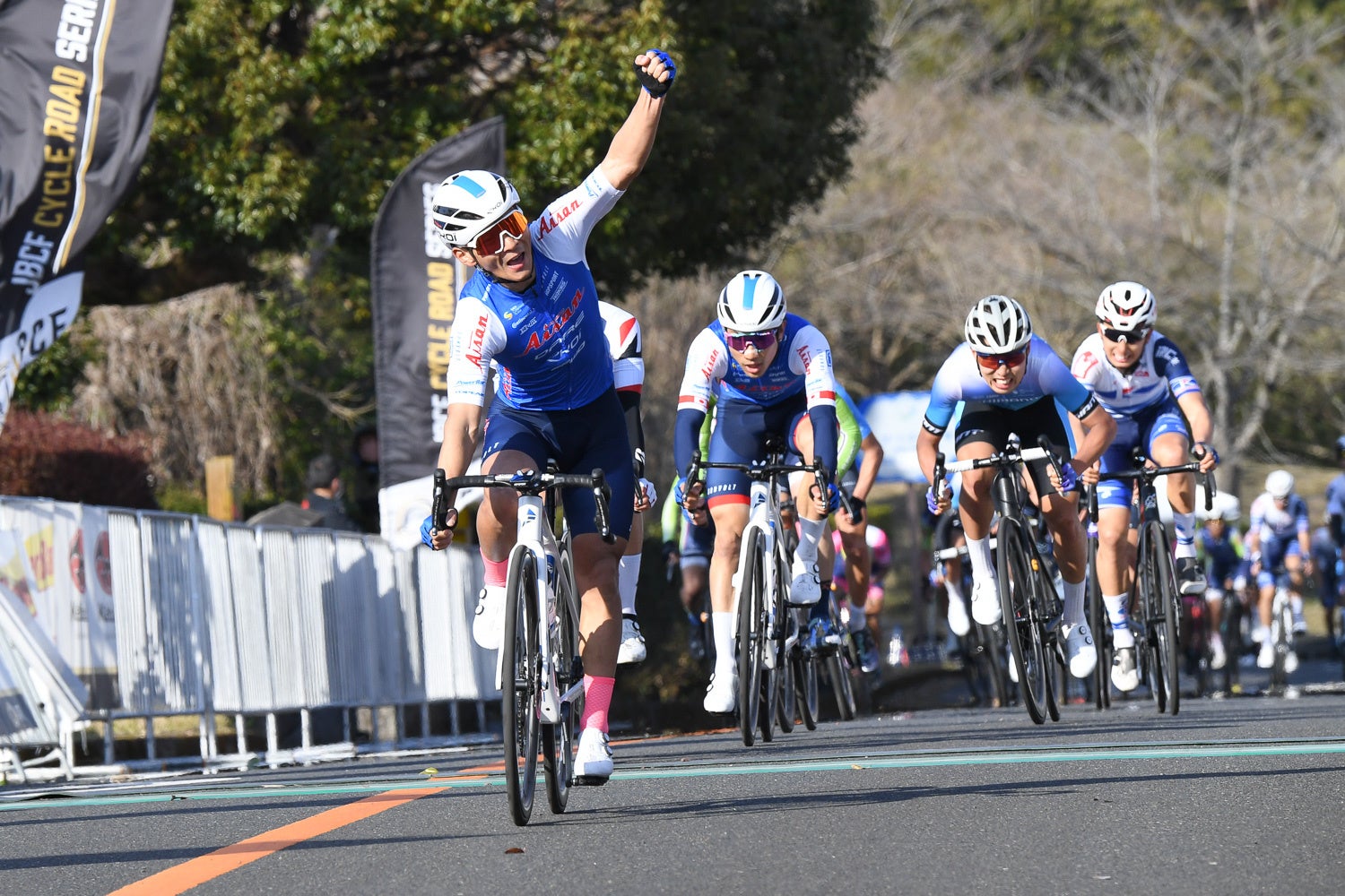 岡本隼（愛三工業レーシングチーム）が優勝