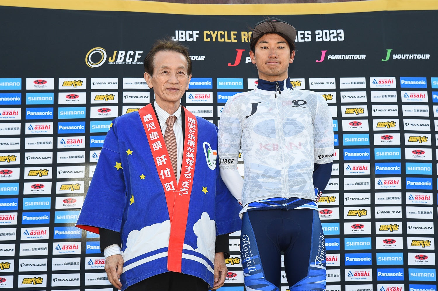 U23リーダーは津田悠義（KINAN Racing Team）プレゼンターは肝付町の永野和行町長