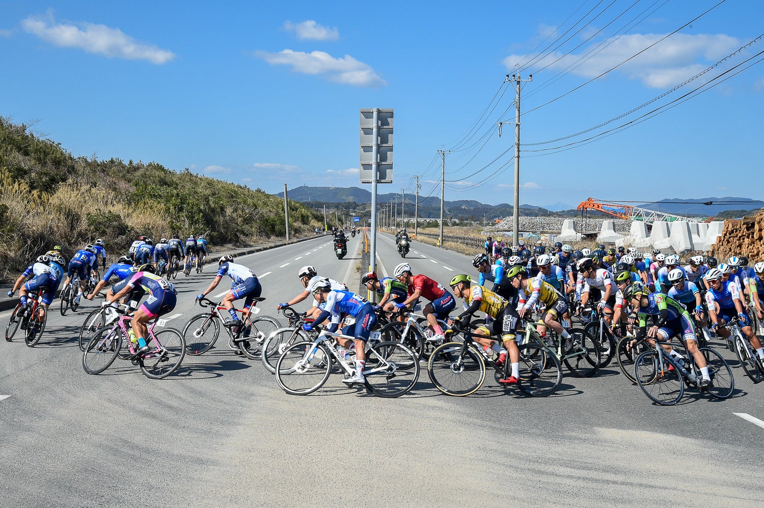 L字形レイアウトのコースには2箇所の折り返しコーナーがある