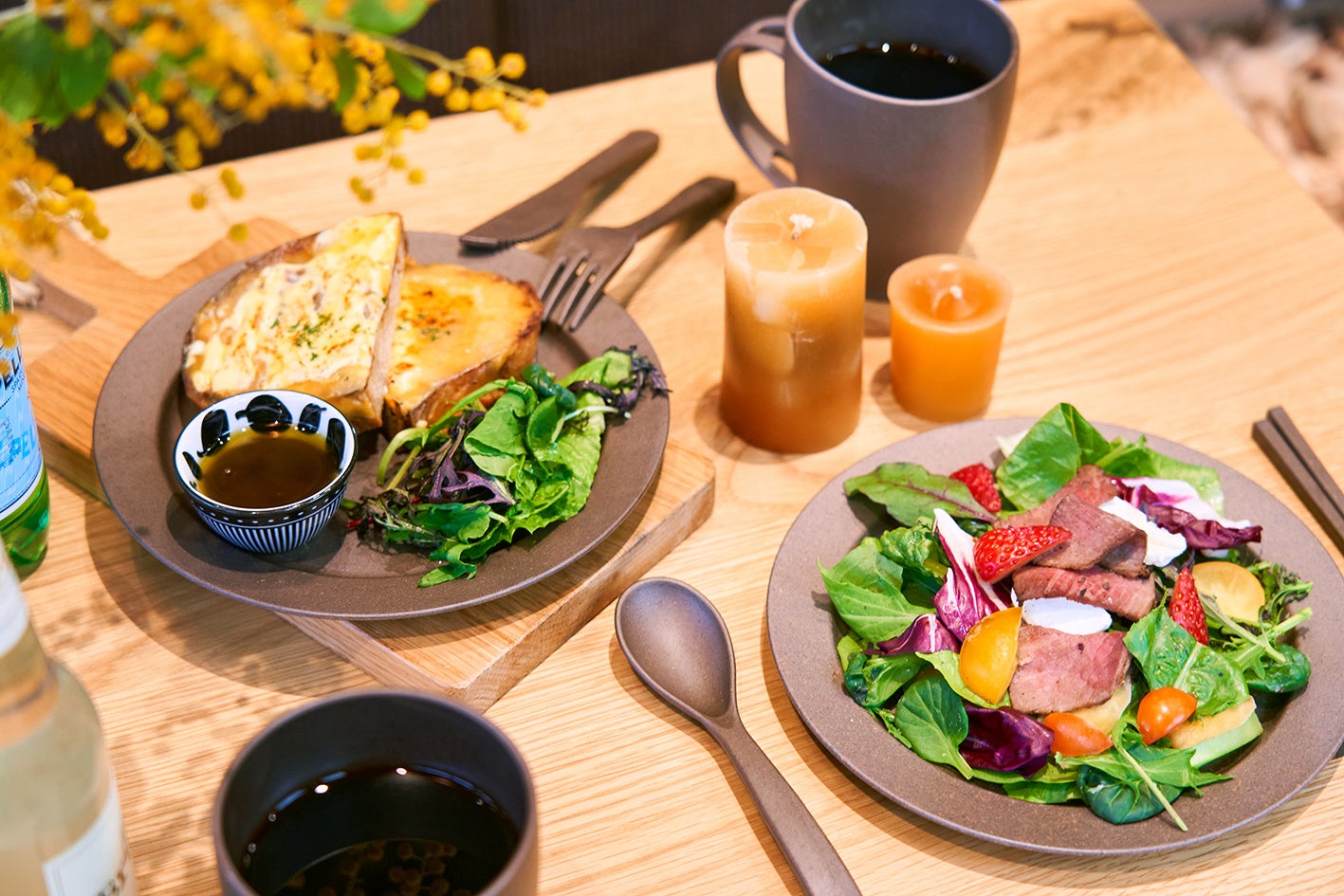 料理を引き立てるシックな色合い。セットで揃えて食卓に統一感を演出。