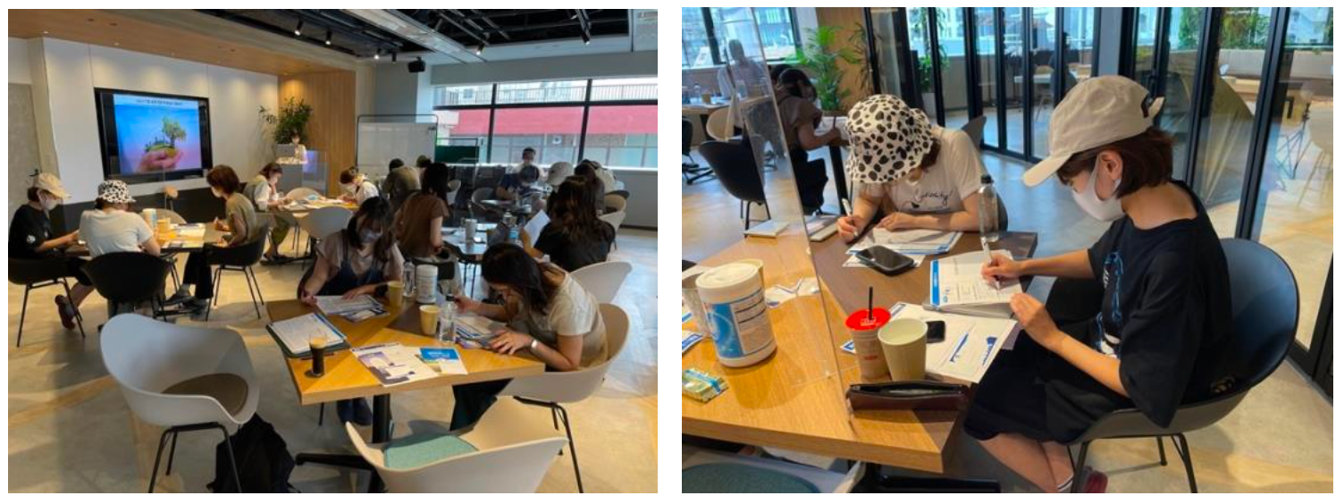 自問自答シートを記入する社員