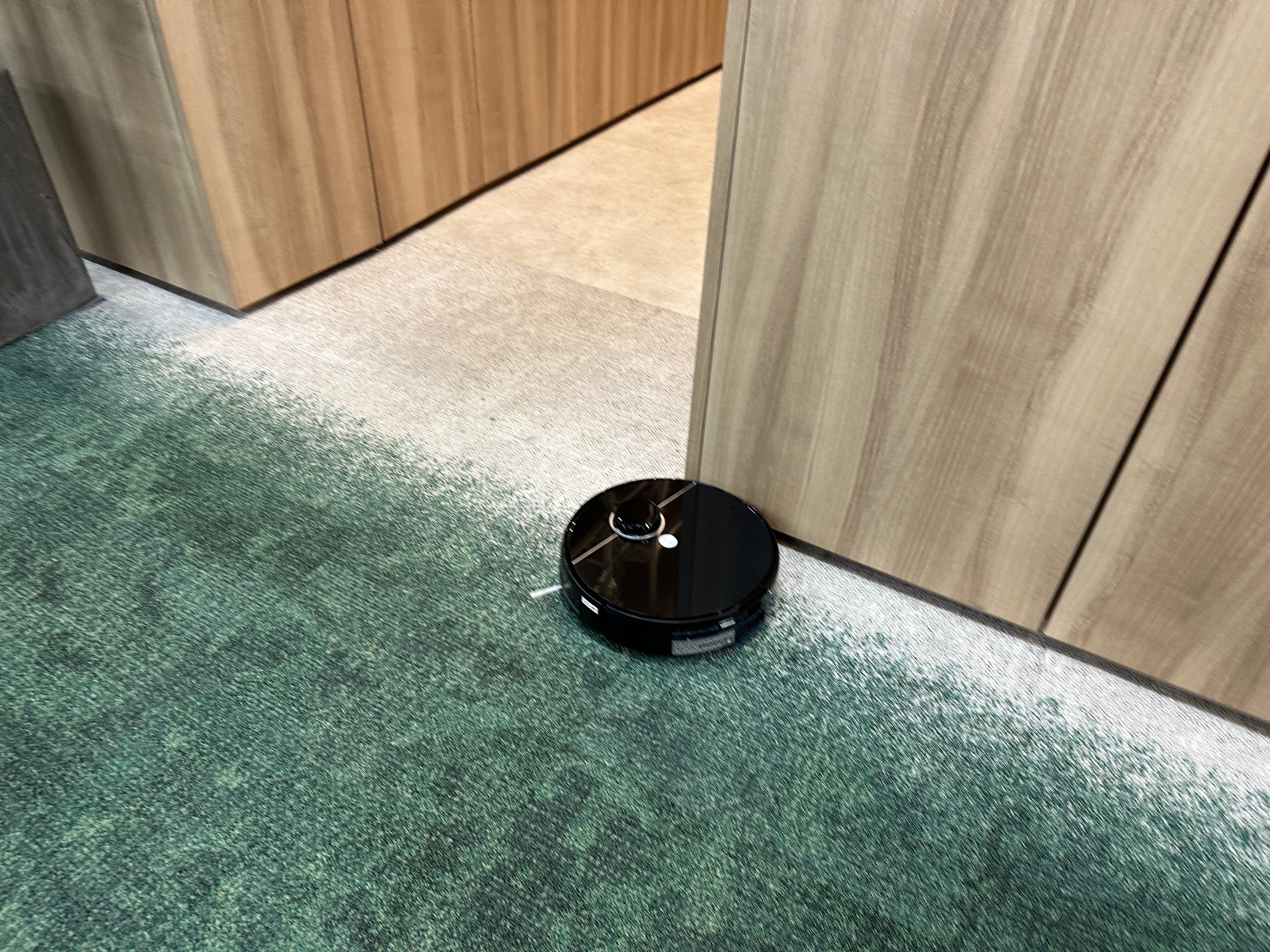 カーペットにも壁際にも強い