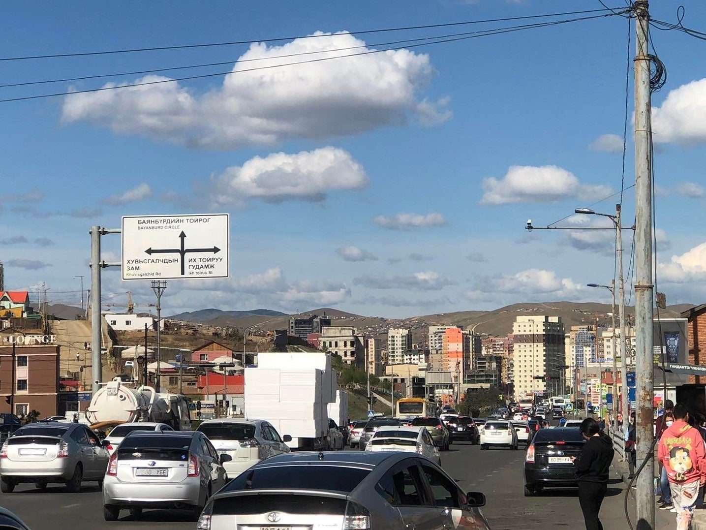 渋滞の中苦労して通行する救急車 （エアロネクストの実地調査より）