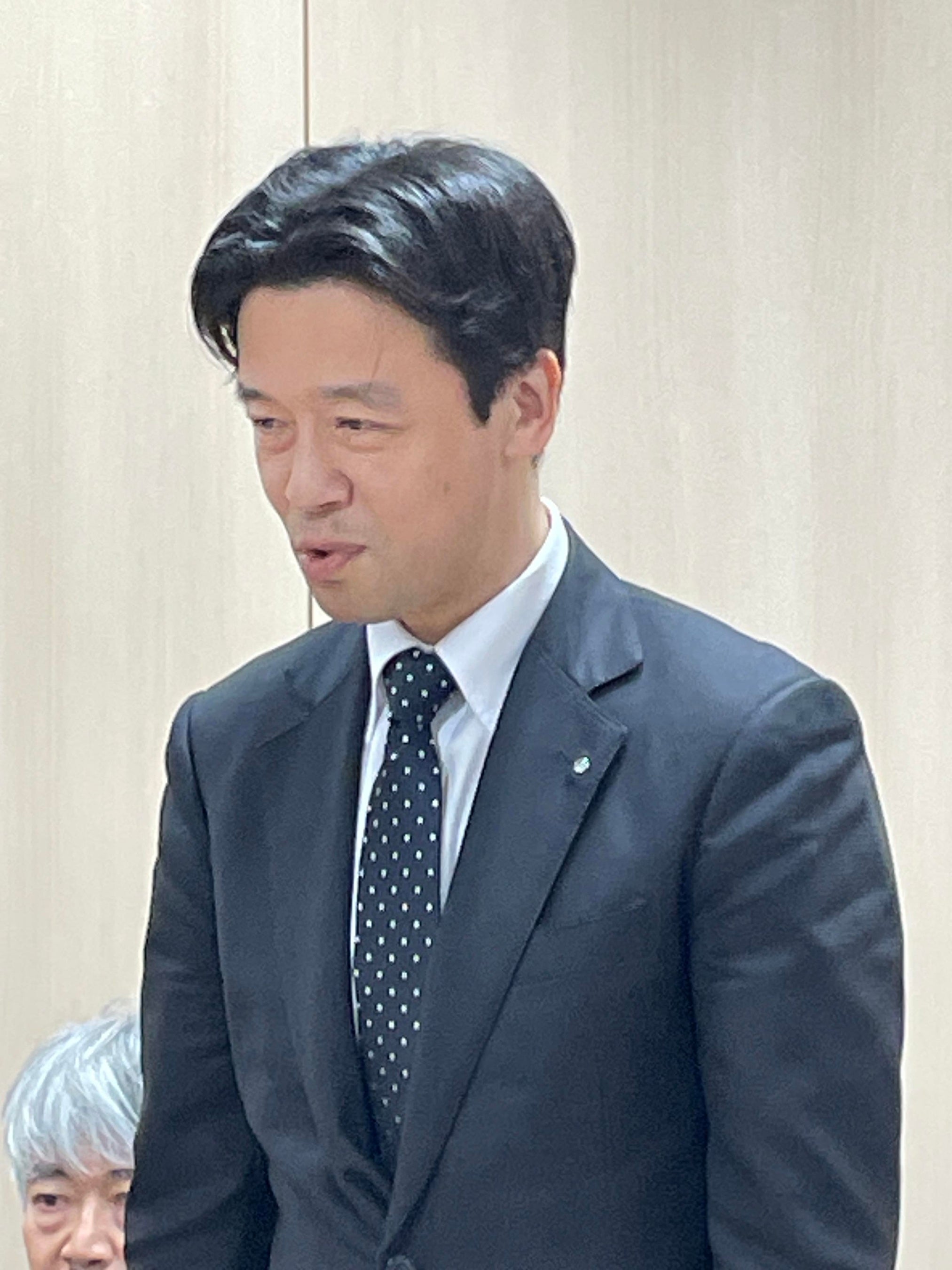 挨拶するセイノーＨＤ執行役員  河合 秀治