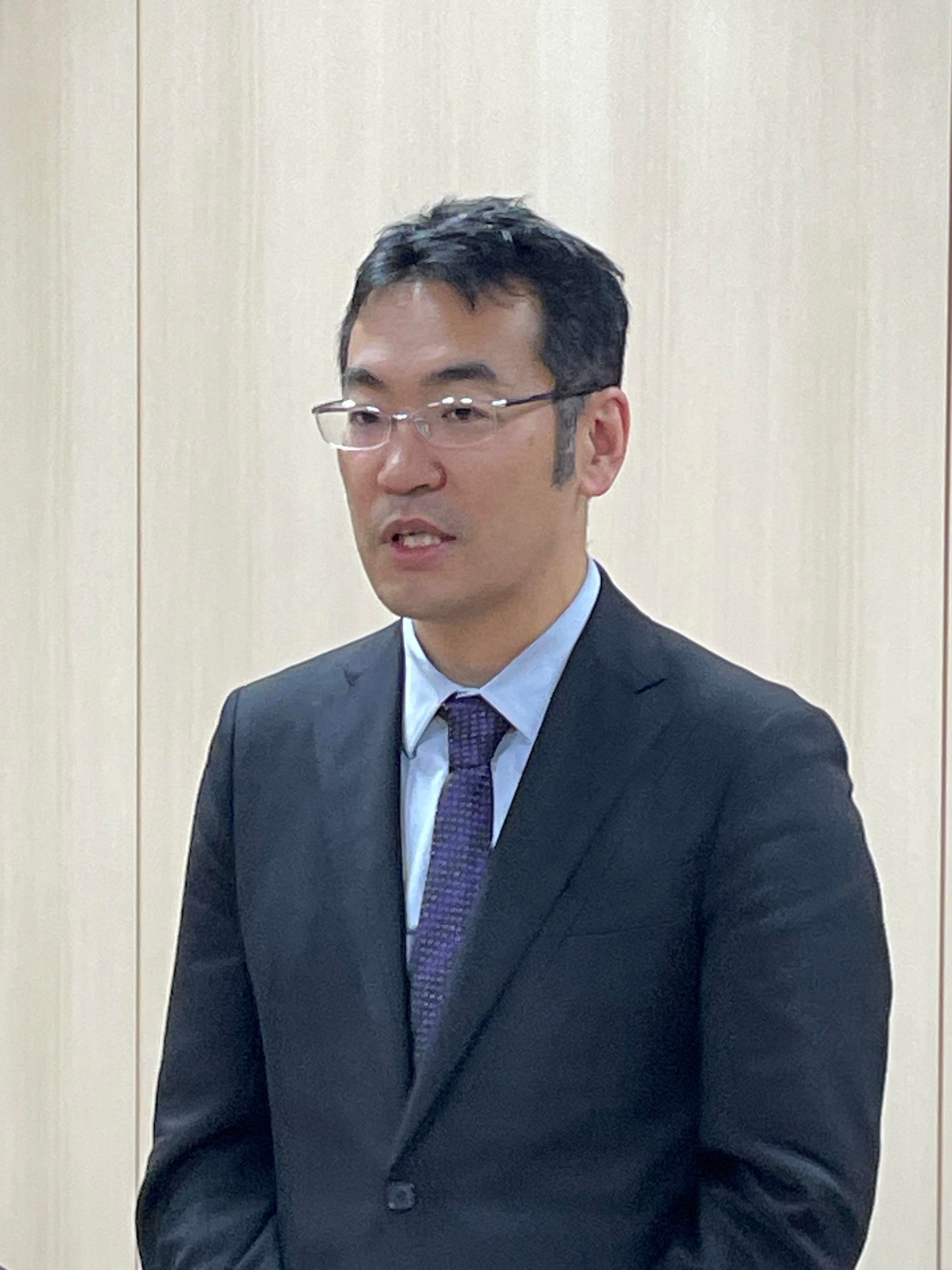 挨拶するKDDIスマートドローン 代表取締役社長 博野 雅文