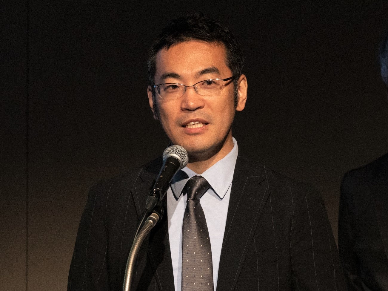 KDDIスマートドローンの運航管理システムを説明するKDDIスマートドローン株式会社 代表取締役社長博野雅文様