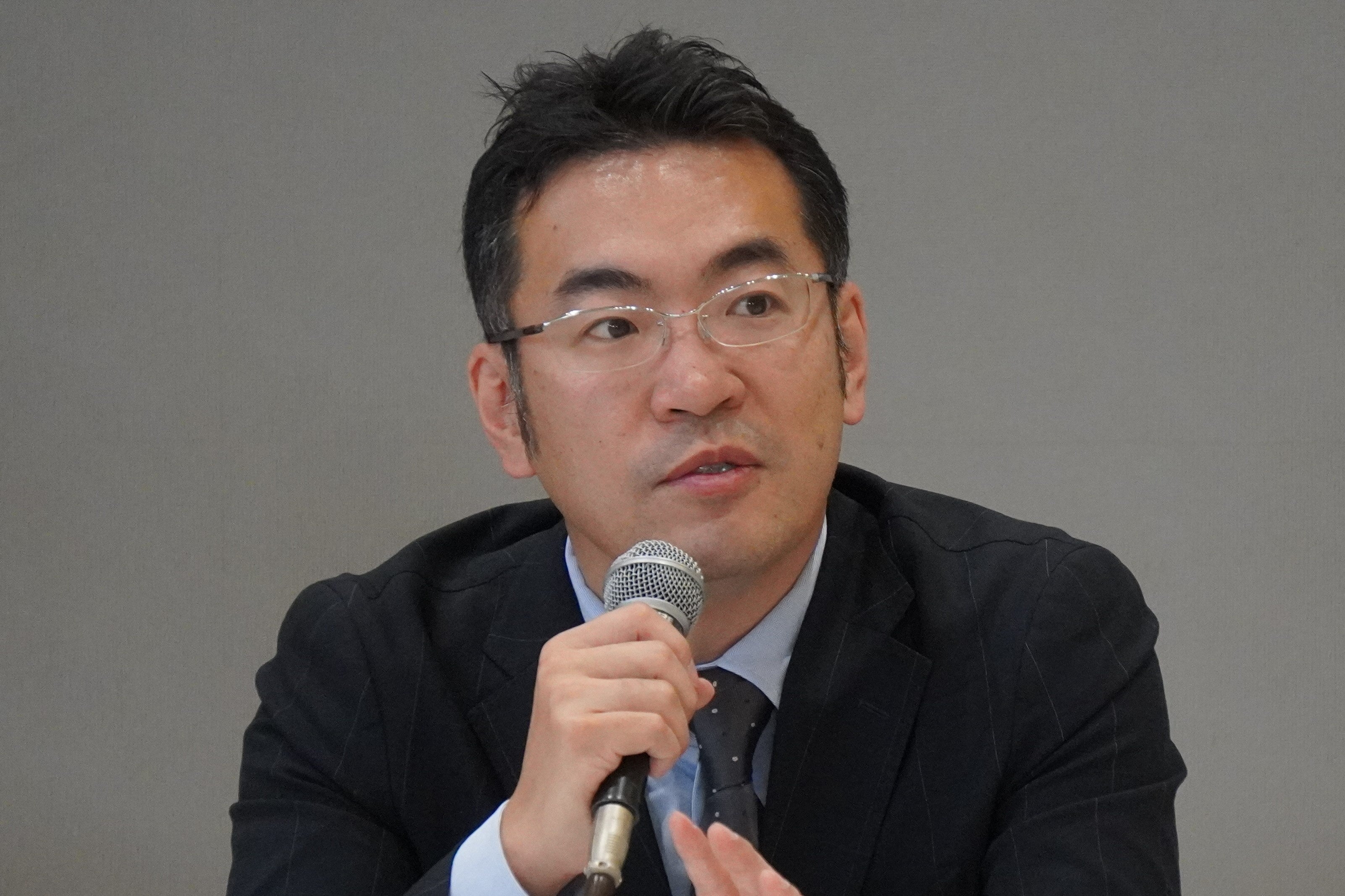 挨拶するKDDIスマートドローン 代表取締役社長　博野 雅文