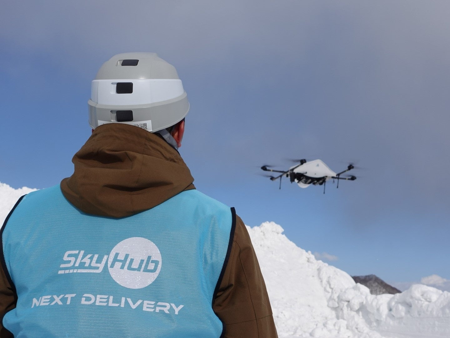 新十津川町上空を飛行するドローン