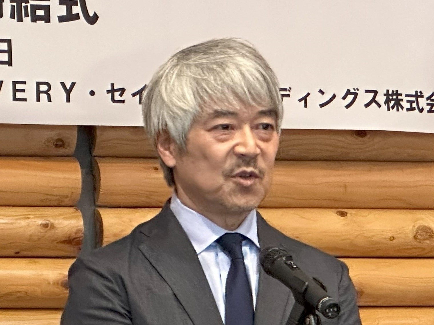 挨拶するエアロネクスト代表取締役CEO兼NEXT DELIVERY 代表取締役 田路 圭輔