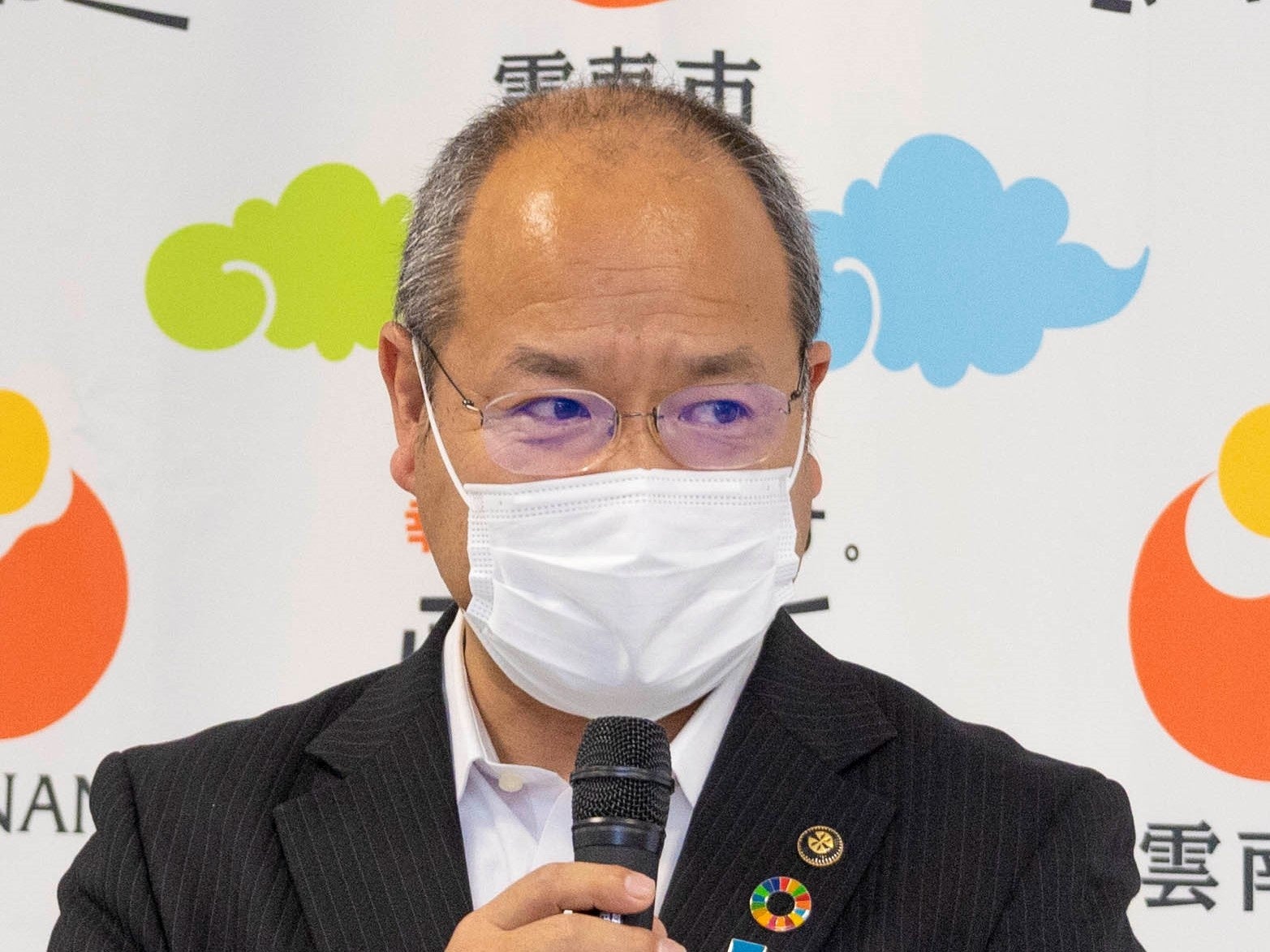 挨拶する雲南市長 石飛厚志