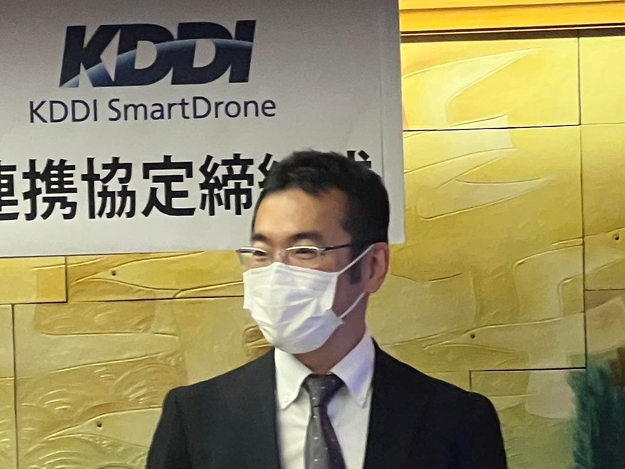 挨拶する KDDI スマートドローン株式会社代表取締役社長博野雅文