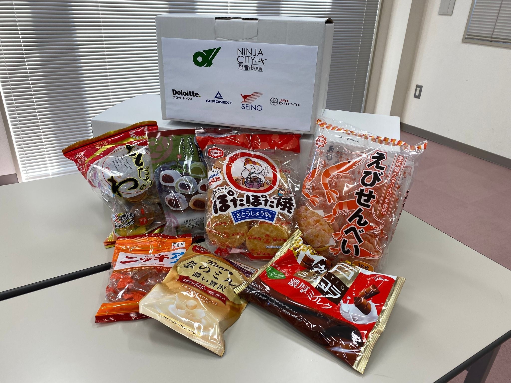 ドローン配送された商品 （お菓子セット）