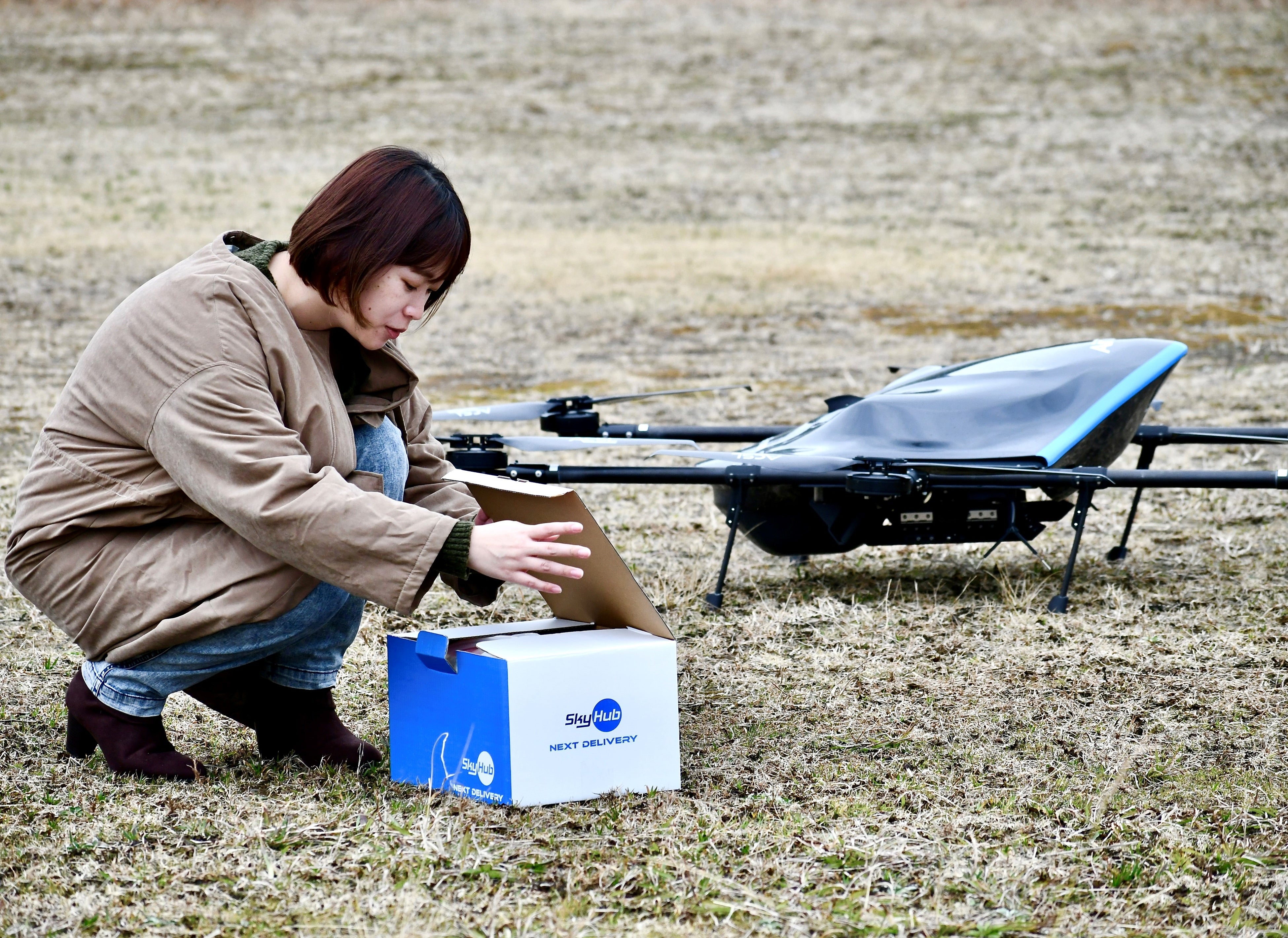 商品受け取り （着陸地点①中之郷運動場）