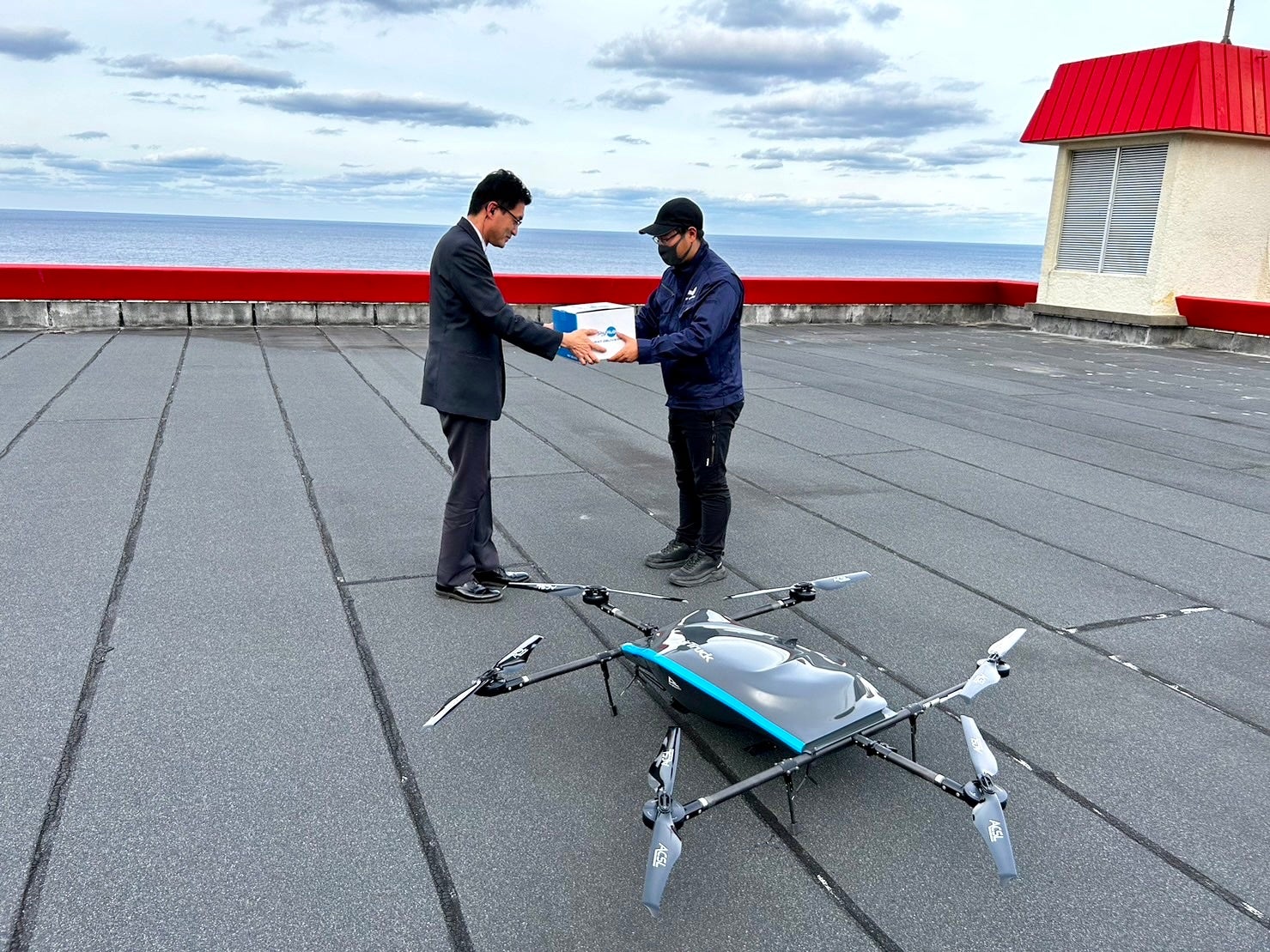 商品受け取り （着陸地点②リードバークリゾート八丈島）