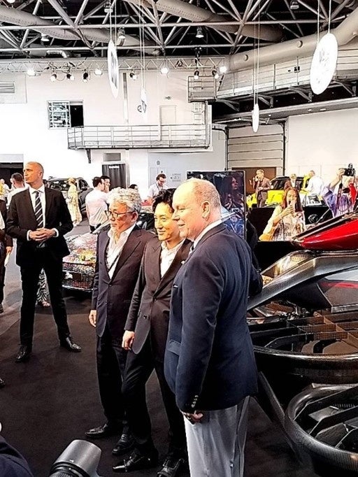 (写真奥から)A.L.I.三浦 和夫取締役、A.L.I.小松 周平会長、モナコ公国アルベール2世大公