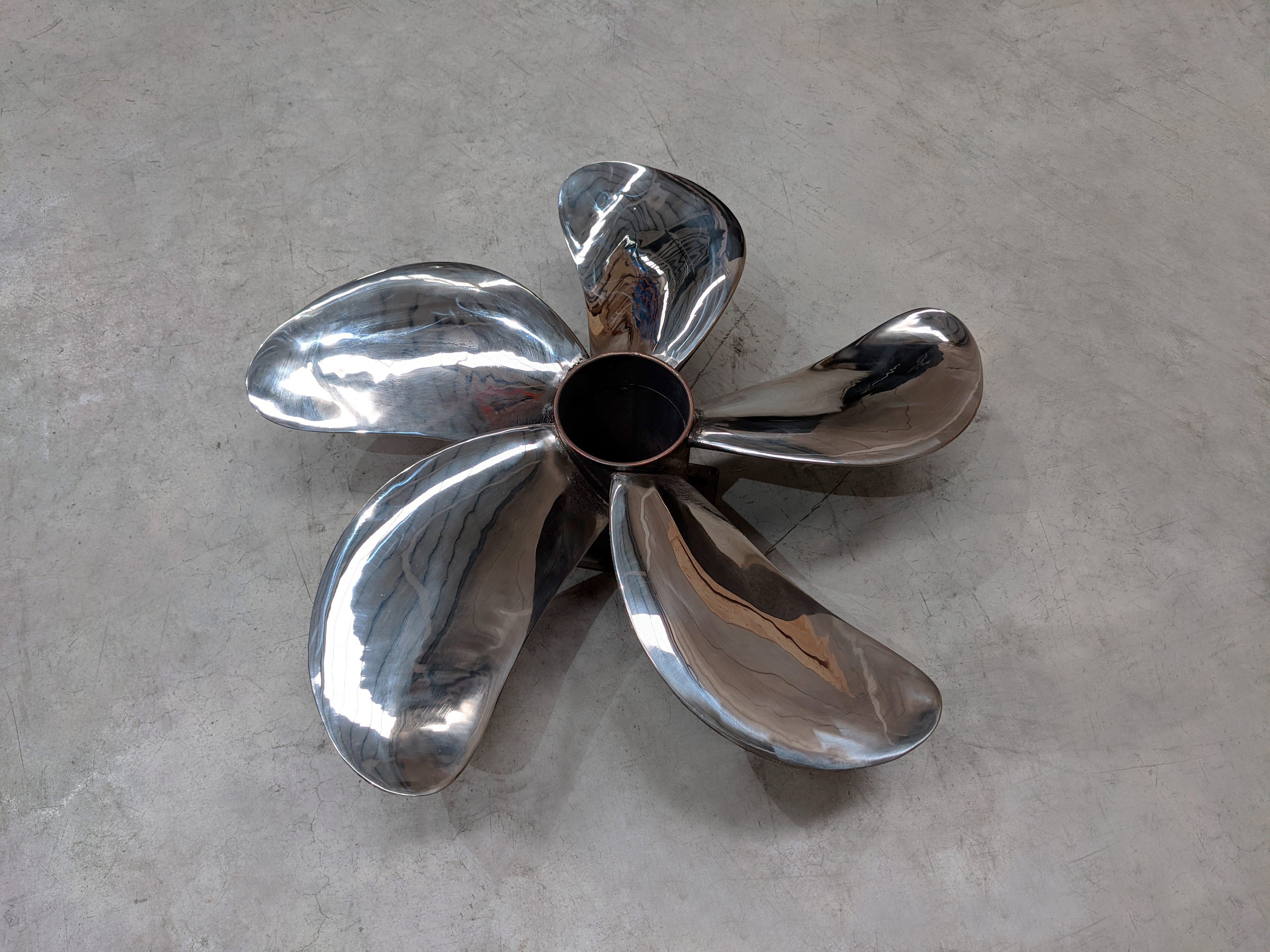 Naval Propeller 材料 ステンレス鋼316L サイズ Ø600 mm 重量 12.1kg プリント時間 43時間40分 業界 造船