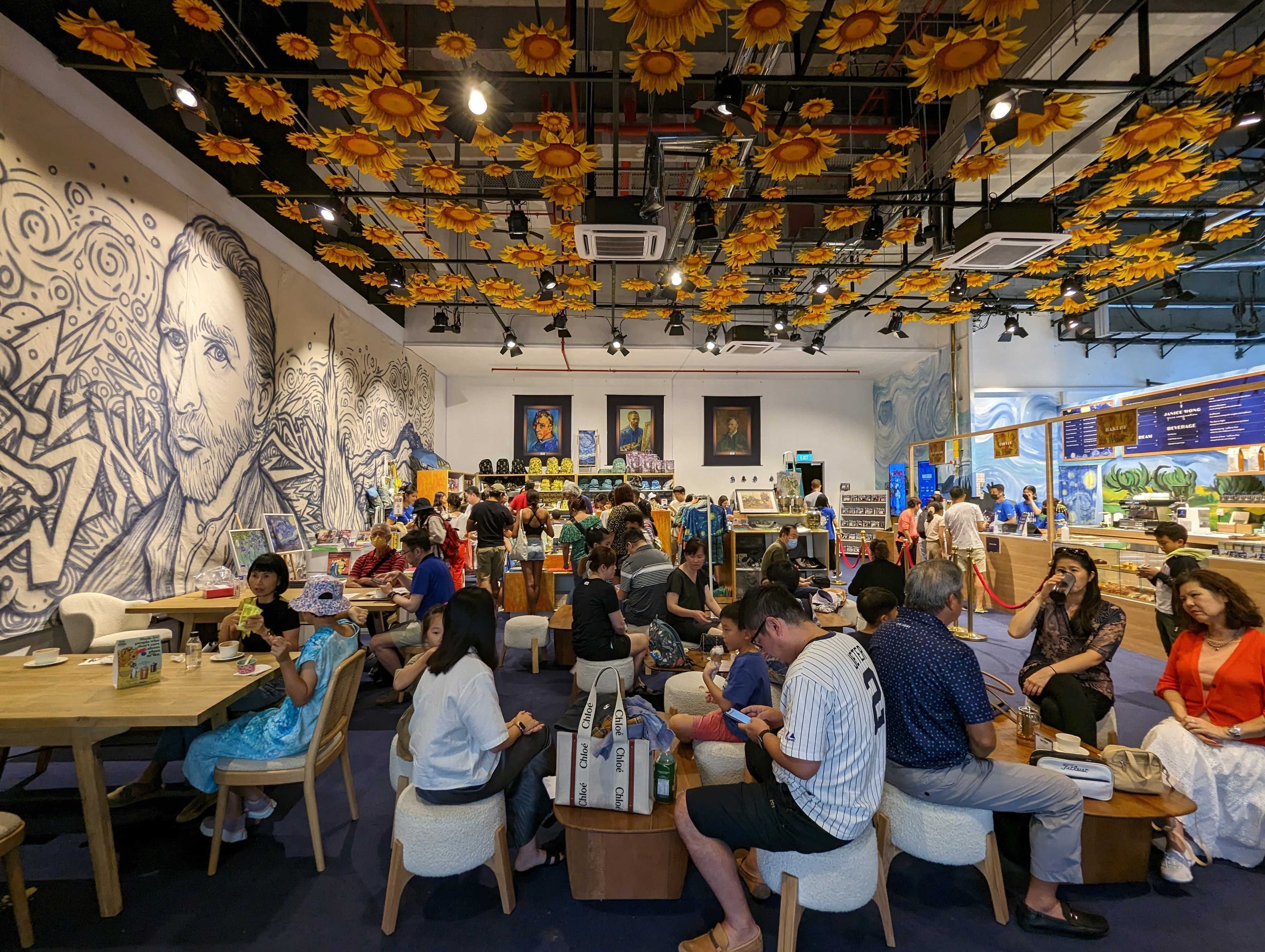 Janice Wong氏とのコラボ商品を販売する 美術展「ゴッホ展」内カフェ