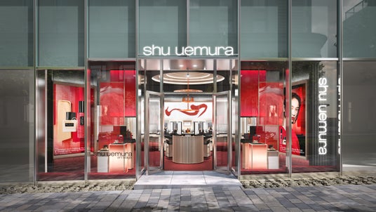 シュウ ウエムラが誕生の地“表参道”に。個性美への探求のステージとなる、新たな美の発信地「シュウ ウエムラ 表参道ヒルズ本店 shu:ARTstage」が誕生。2026年6月19日(金)オープン シュウ ウエムラが誕生の地“表参道”に。個性美への探求のステージとなる、新たな美の発信地「シュウ ウエムラ 表参道ヒルズ本店 shu:ARTstage」が誕生。2026年6月19日(金)オープン