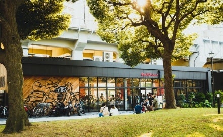 DEUSカフェ：オーストラリア発サーフ＆バイクカルチャーを発信するDEUSのカフェが、会場にやってきます。