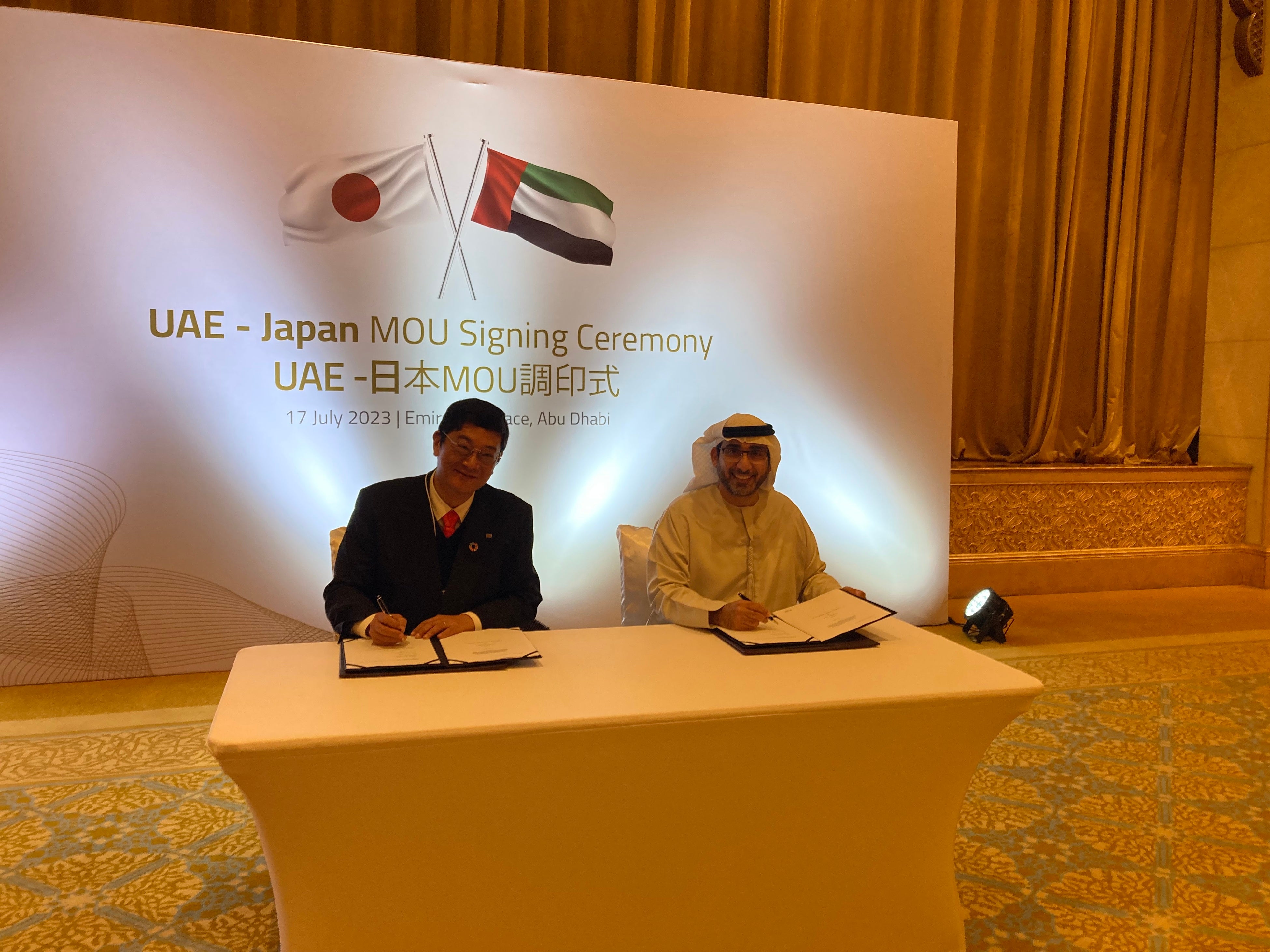 東芝ESSの四柳端代表取締役社長（左）およびNawahのSaleh Al Shehhi COO