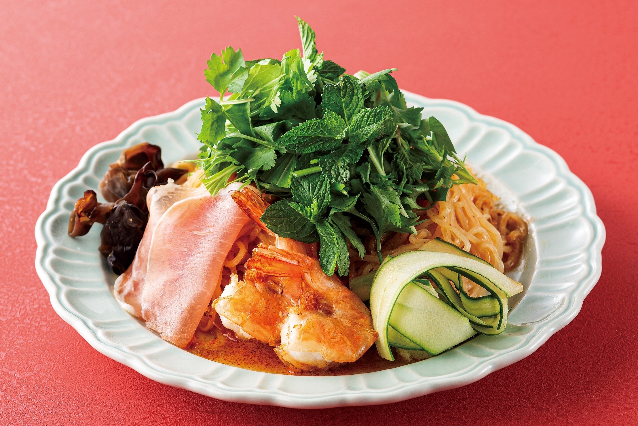 具だくさんトムヤム冷麺＋トッピングハーブ