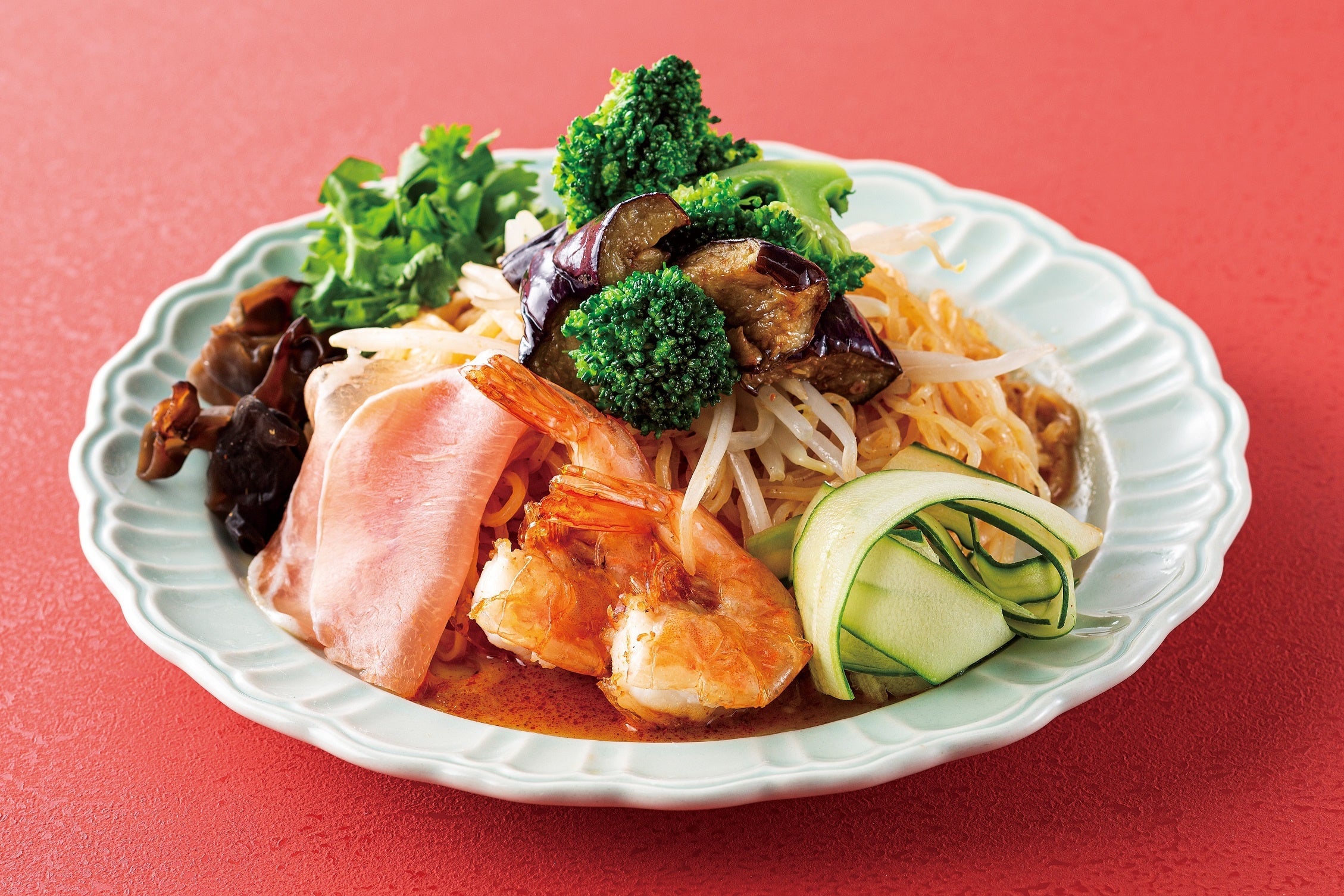 具だくさんトムヤム冷麺＋トッピング野菜