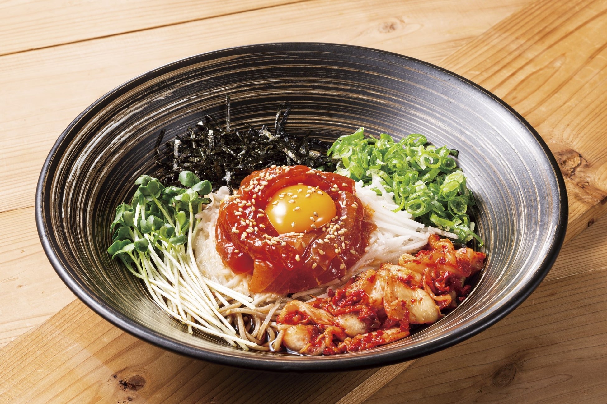 秋の辛旨 メバチまぐろを特製コチュジャンたれで まぐろユッケのとろろそば 新登場 アークランドサービスホールディングス株式会社のプレスリリース 秋の辛旨 メバチまぐろを特製コチュジャンたれで まぐろユッケのとろろそば 新登場 アークランドサービスホールディングス株式会社のプレスリリース