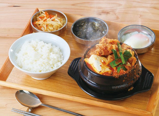 看板メニュー「牛プルコギスンドゥブ定食」 890円（税込979円）