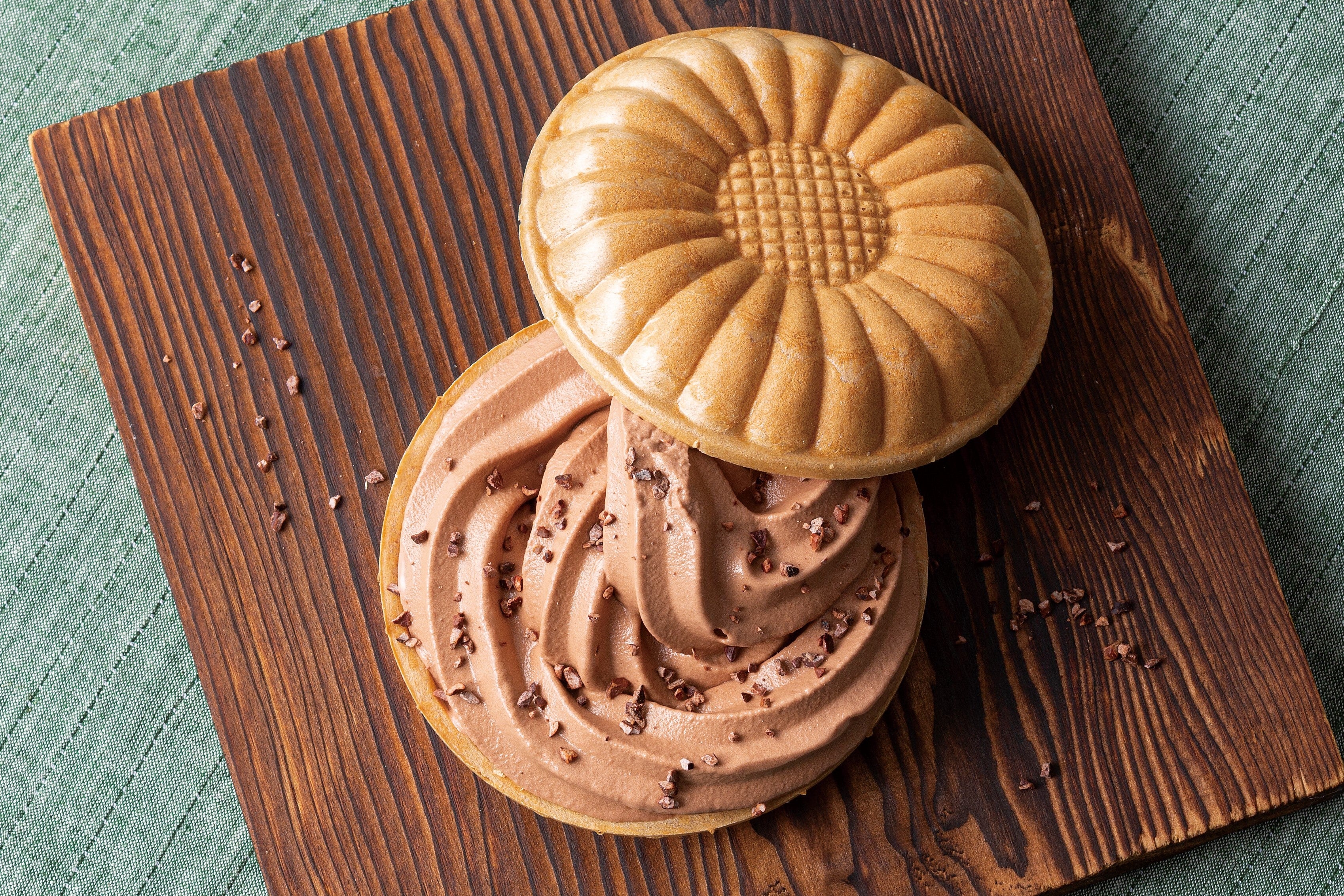 ごぼうチョコのもなかアイス