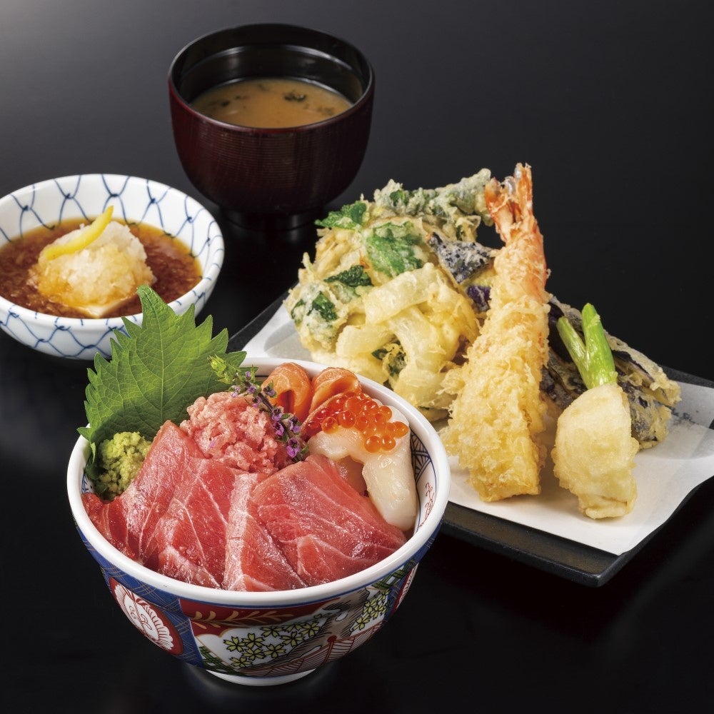 本鮪中トロの海鮮丼と天盛りセット