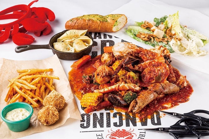 ダンシングクラブの10周年イヤーレッドブルフェアで新年を元気にスタート! ダンシングクラブの10周年イヤーレッドブルフェアで新年を元気にスタート!