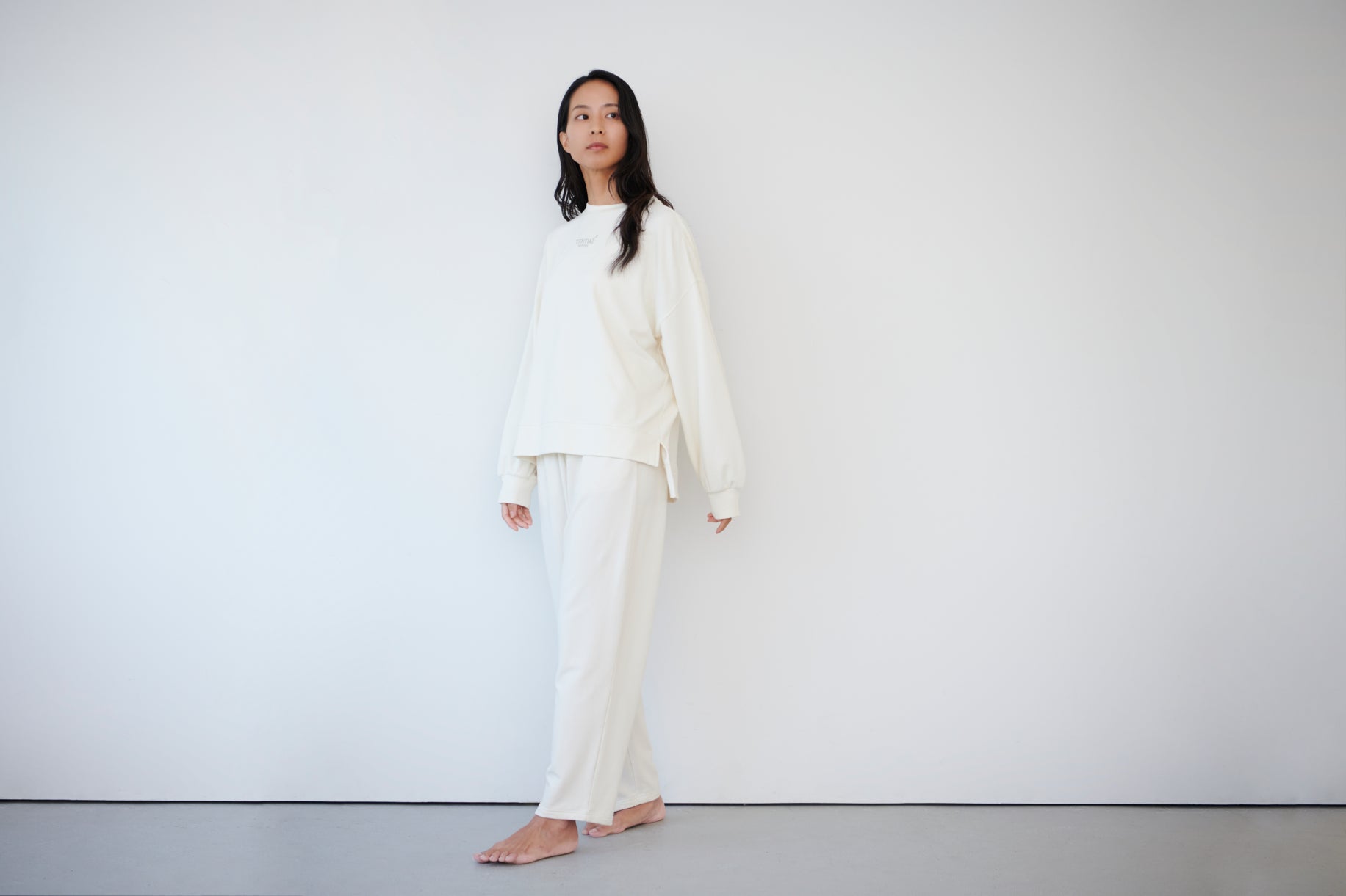 BAKUNE Ladies(Sweat Shirts , Tapered Pants)